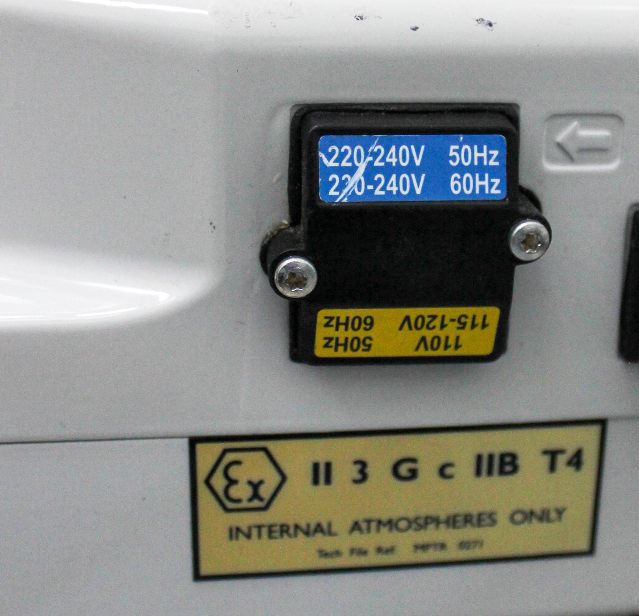 Edwards RV8 Vacuum Pump High-Speed With Quiet Operation Efficient Used