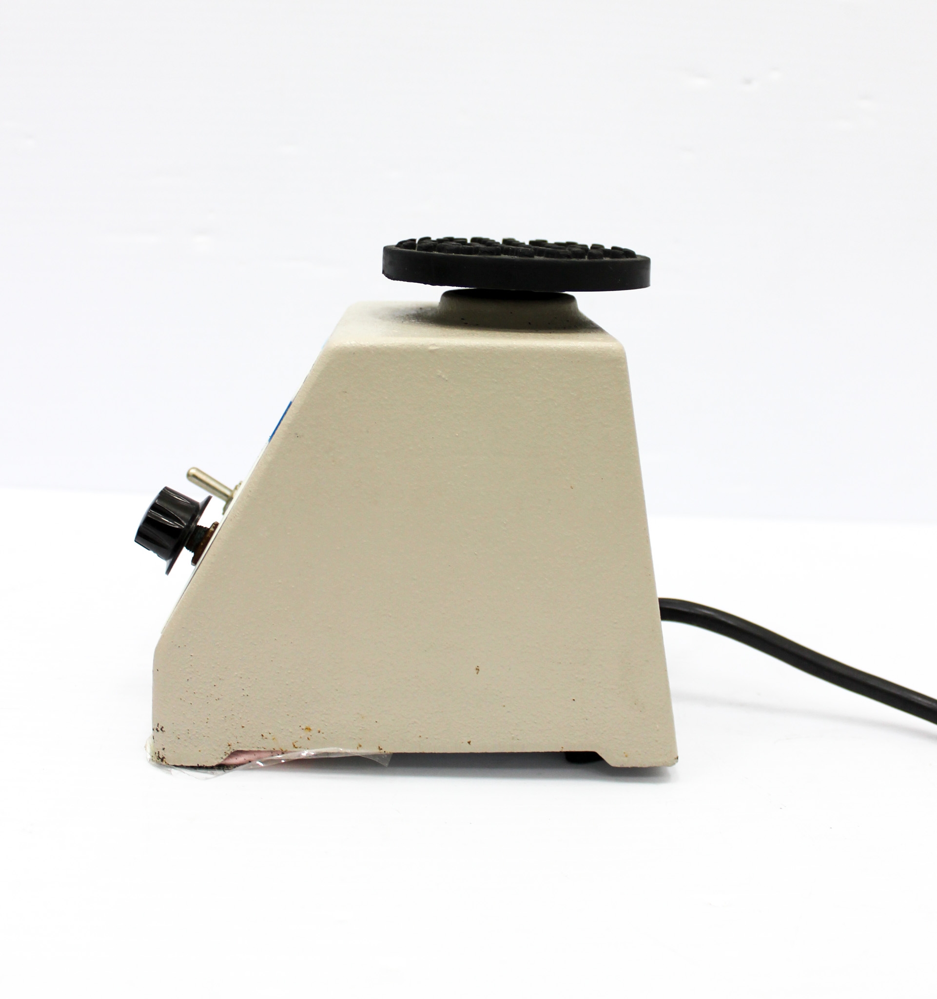 VWR G-560 Vortexer Small Benchtop Equipment 600-3200RPM Variable Speed