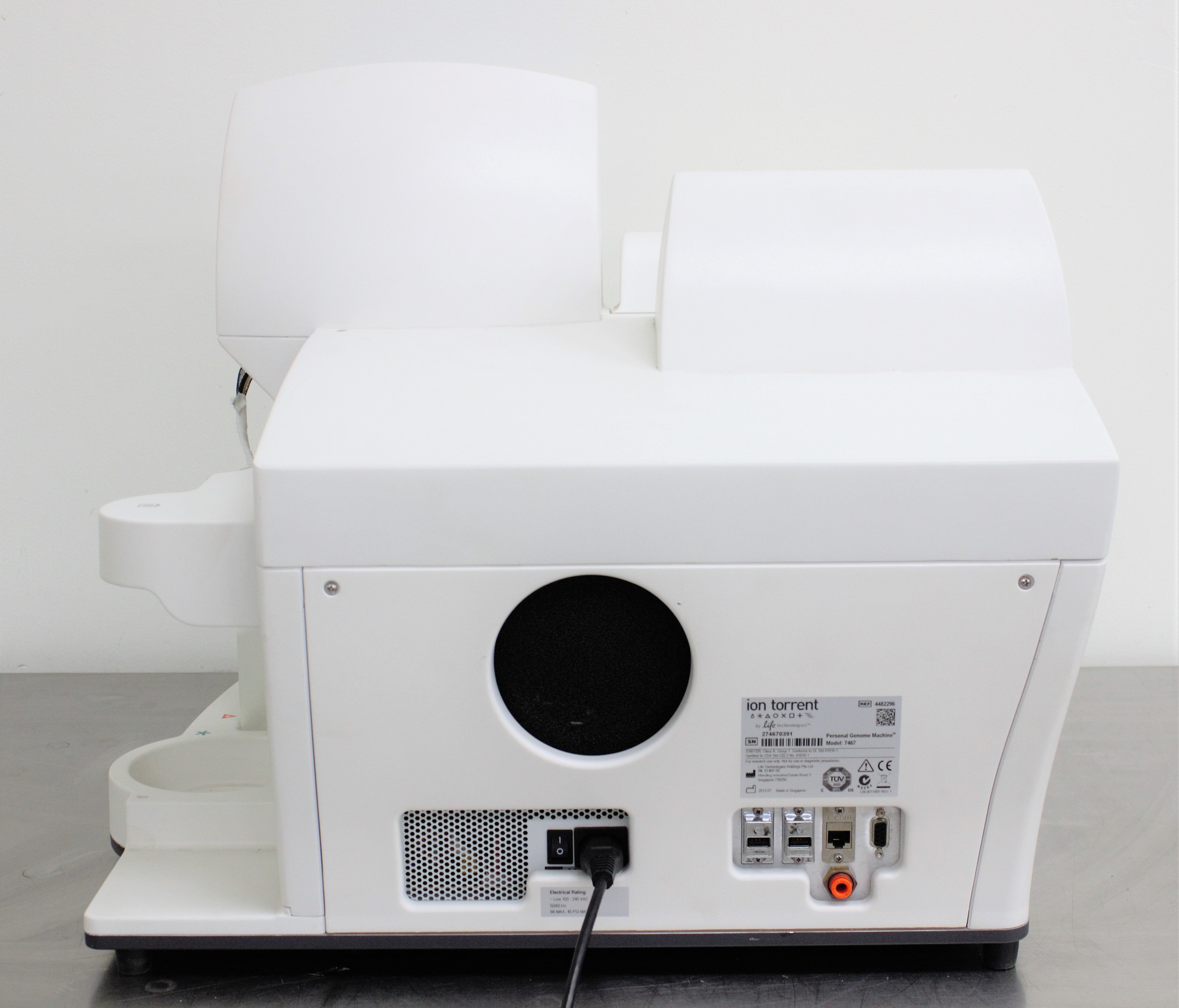 Life Technologies 7467 DNA Sequencer Ion PGM 35-400 Bases Used