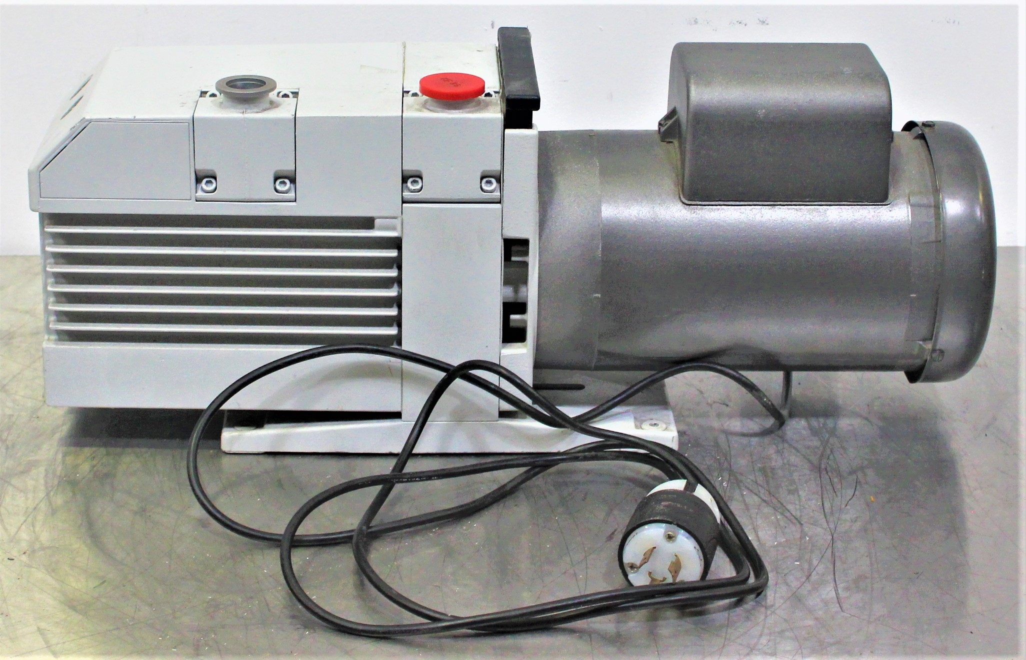 Leybold D16B Vacuum Pump Two-Stage Oil Lubricated 19.8 m3/h Ultimate Pressure