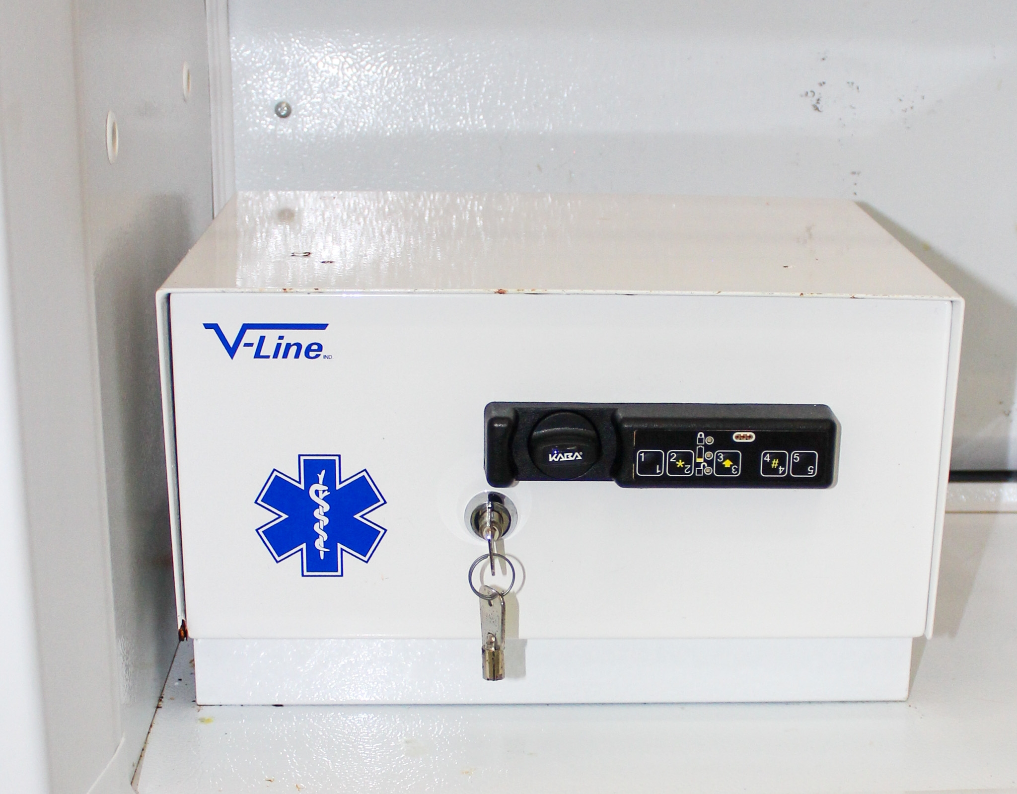 Frigidaire FFRU17B2QWD Refrigerator 17 Cu Ft Interior Light LED Controls