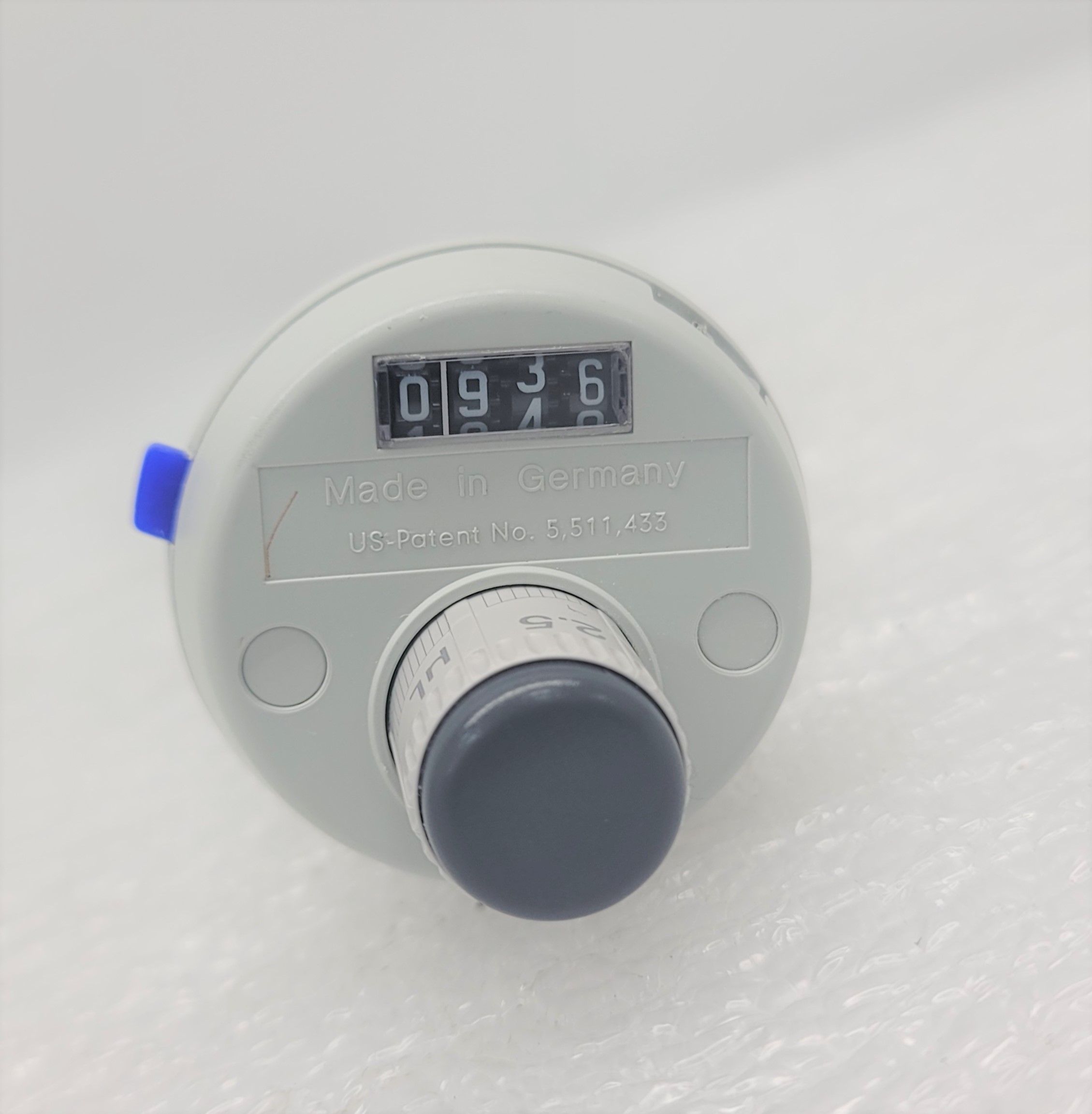 Eppendorf Reference Pipettor Liquid Handling Variable Volume 2-20L Autoclavable