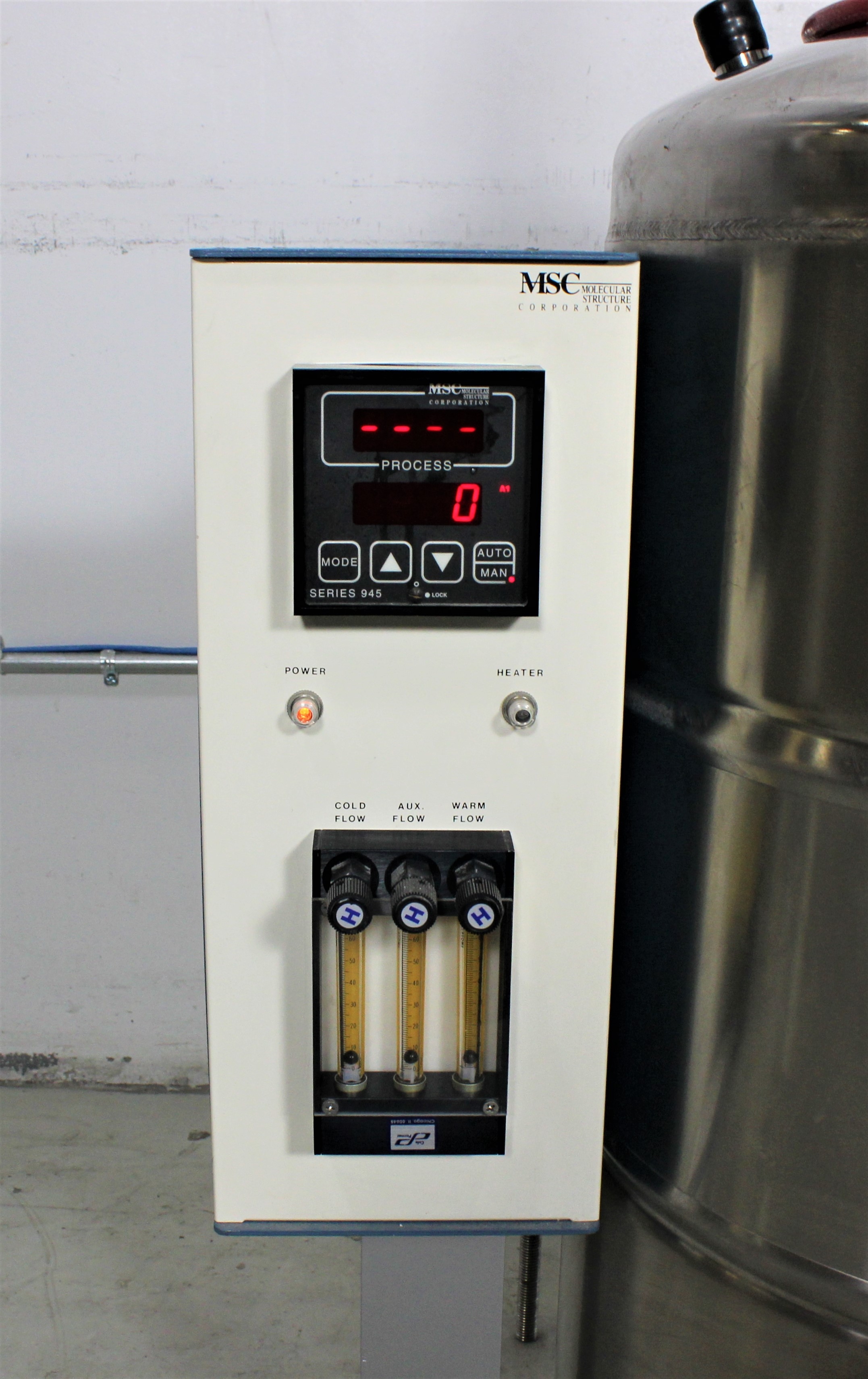 MSC Series 945 Temperature Controller, Auto/Manual Modes, 120V/220V, 50Hz/60Hz