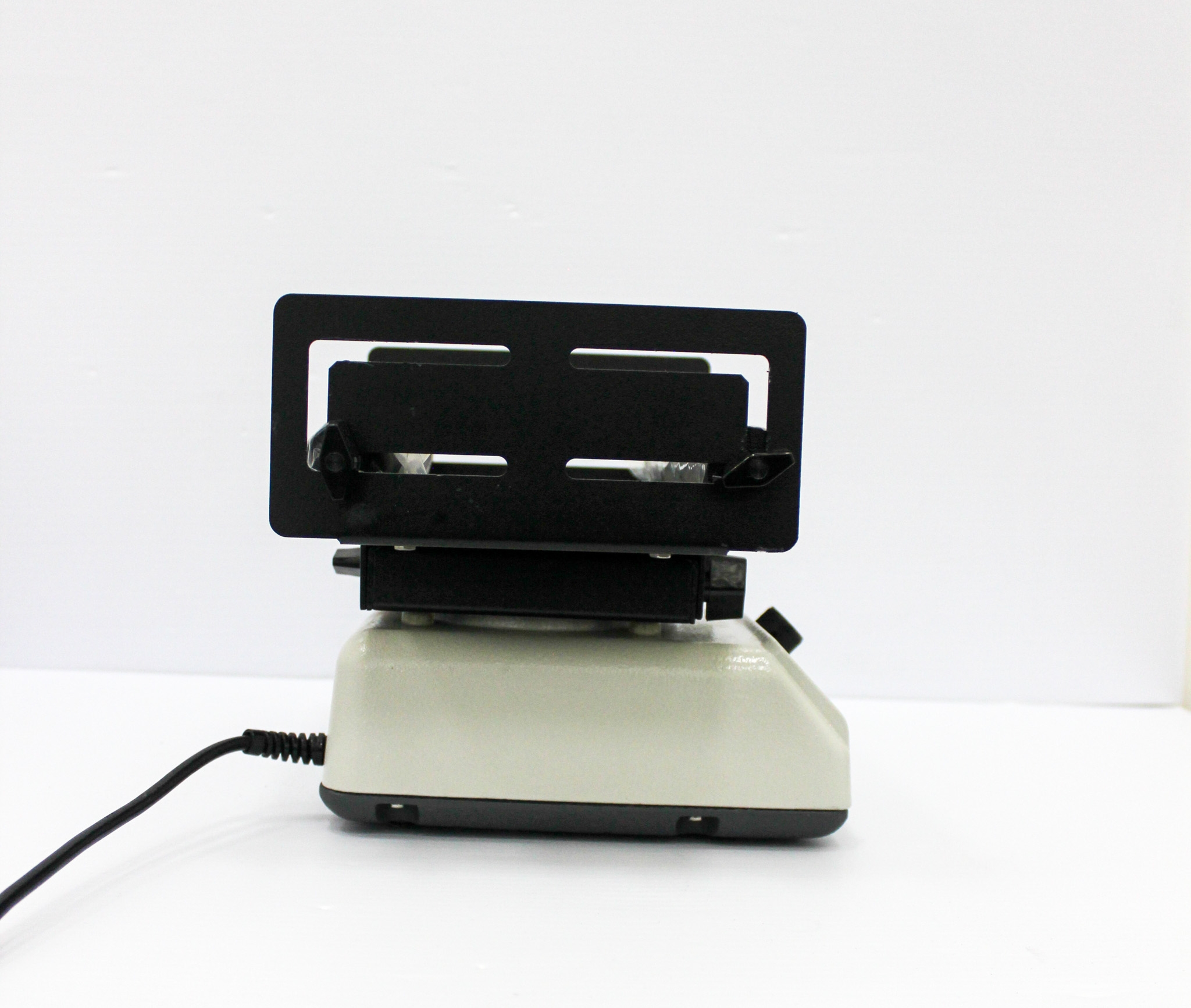 Thermo Scientific M65825 Maxi Mix III Vortex Mixer/Shaker 100-2200 RPM