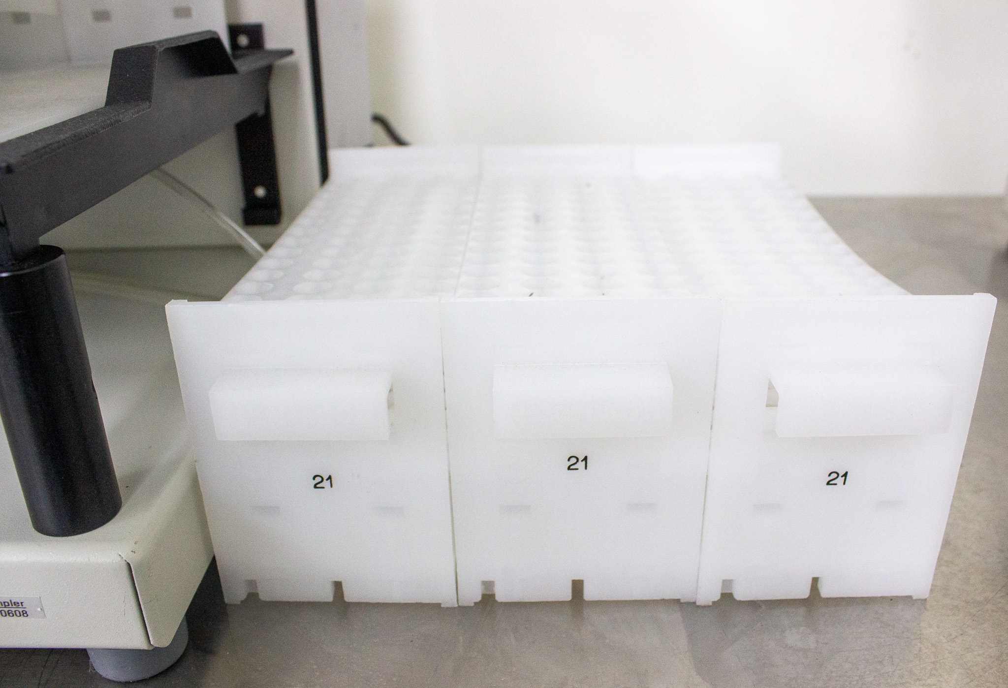 Agilent G1811A Auto Sampler Robotic XY Stationary Racks Automation