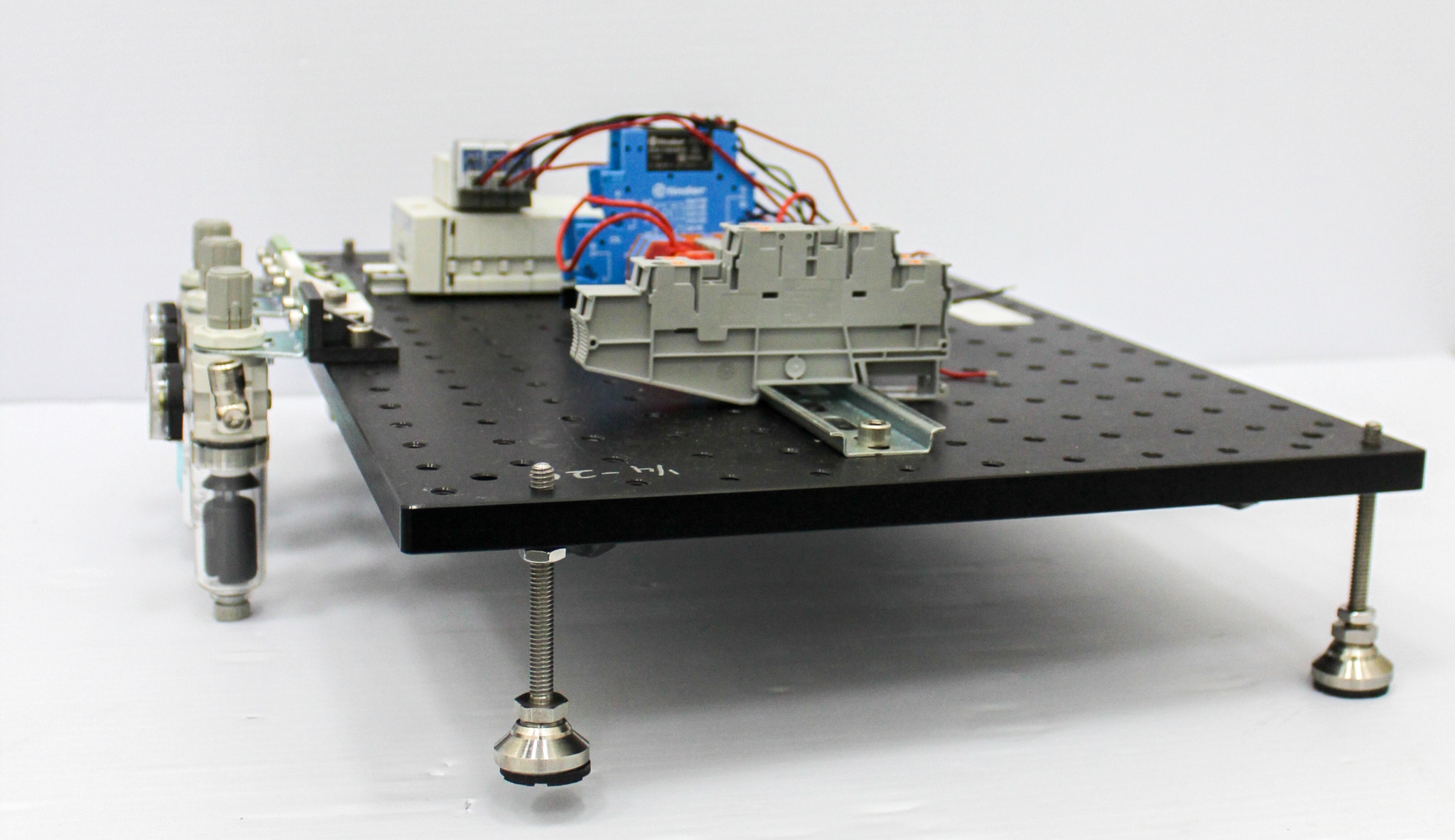 THORlabs MB2424 Optical Breadboard Platform Matte Black Aluminum 0.5/0.75 inch