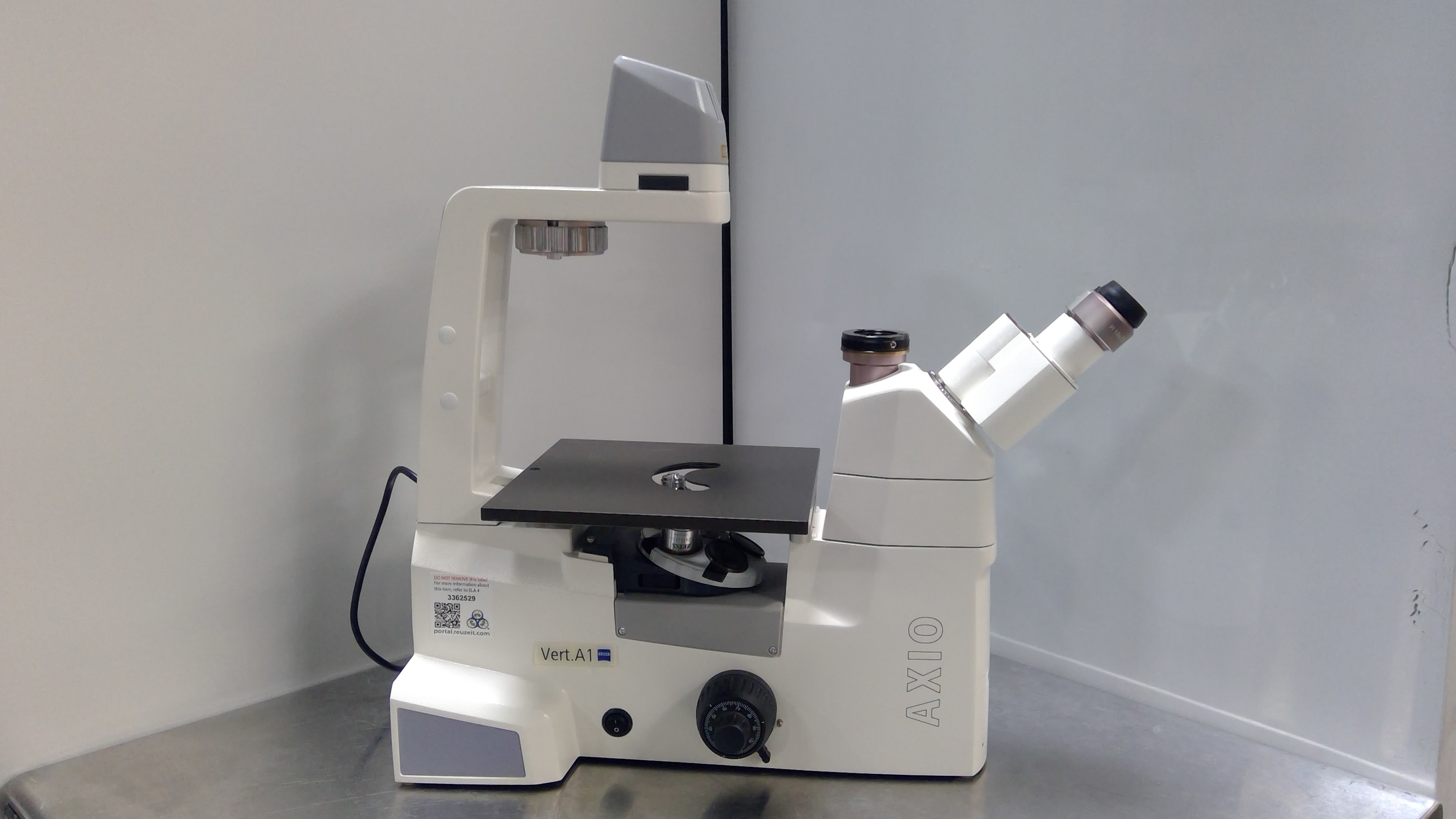 Zeiss Axio Vert.A1 Inverted Microscope w/ 10x 20x 40x Objectives Used