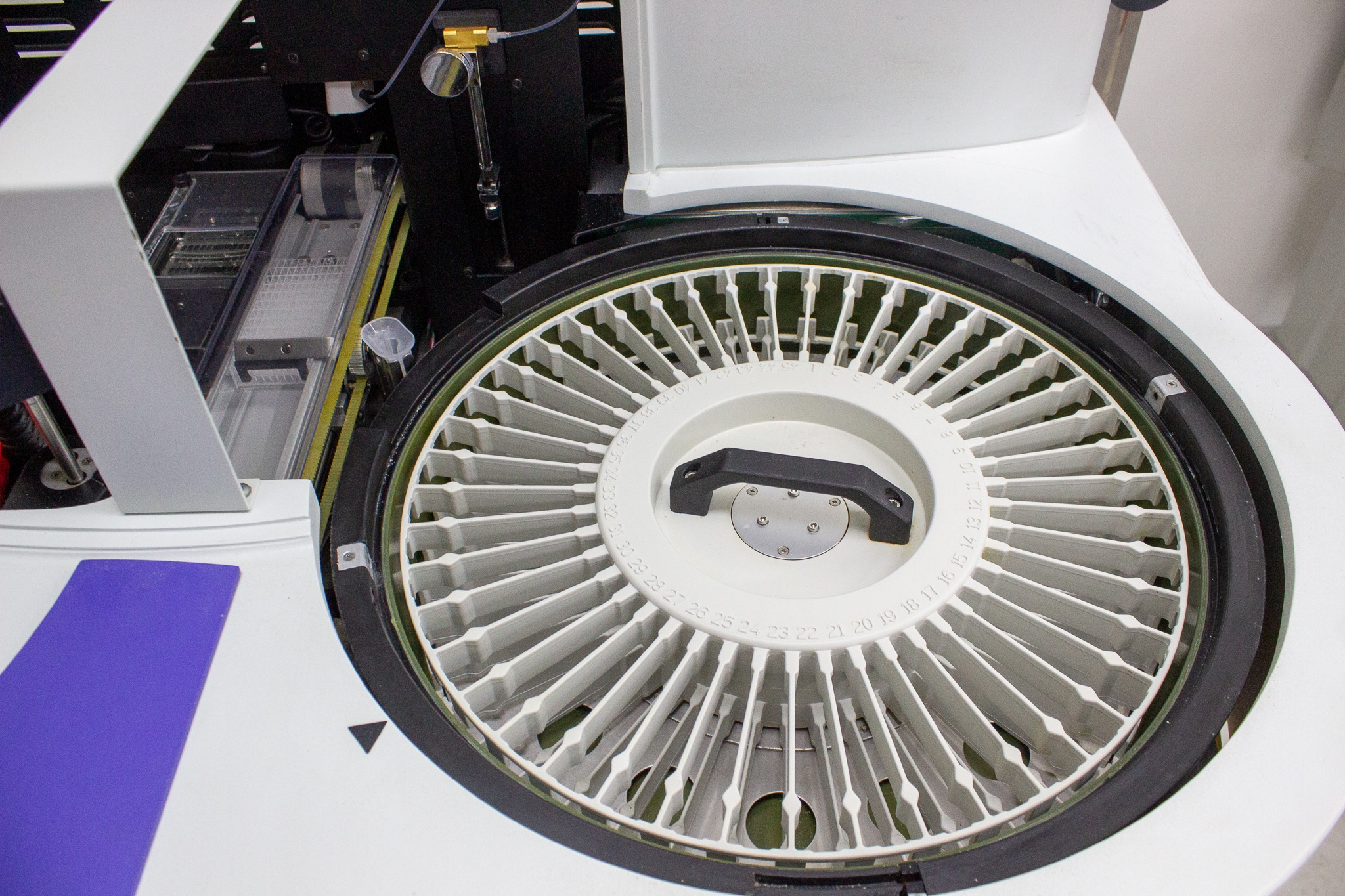 Thermo Konelab 30 Chemistry Analyzer 300 Tests/hour 84 Samples Used