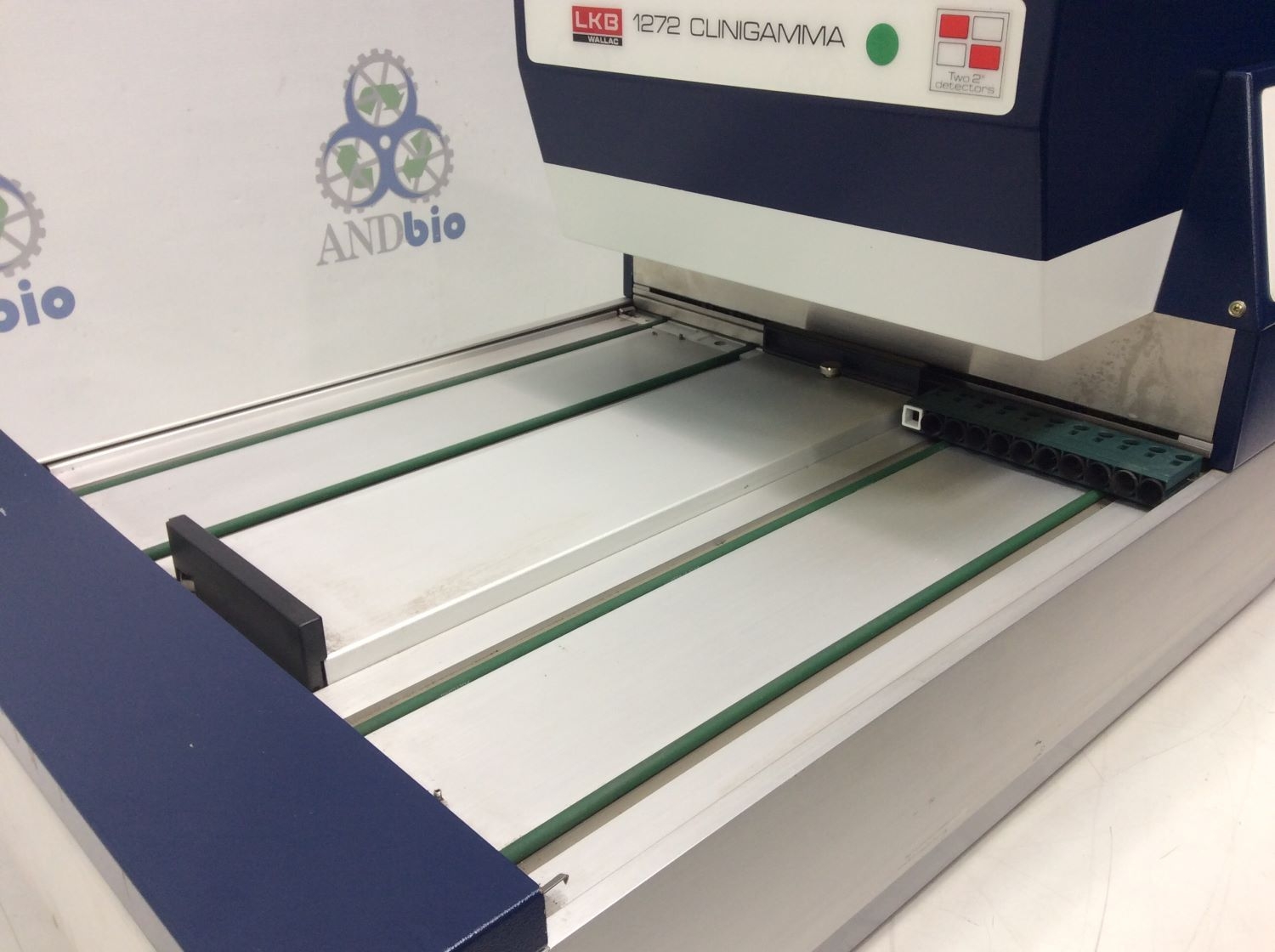 LKB 1272 CliniGamma Gamma Counter 500 Sample Capacity Dual Channel Fair