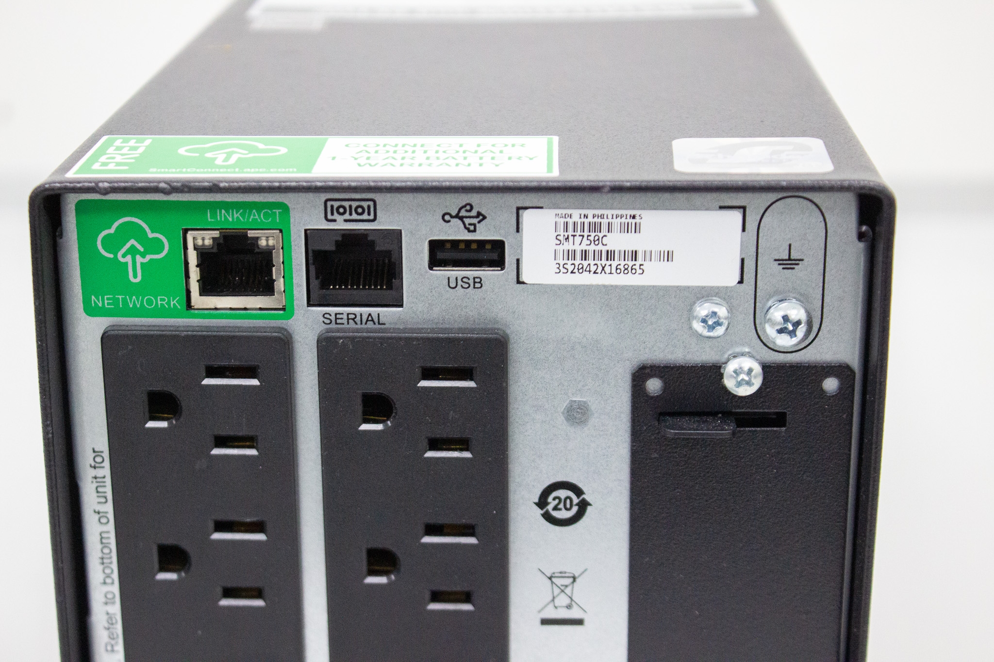 APC Smart-UPS 750VA Tower UPS Line Interactive 6 Outlets Used USA 120V IT