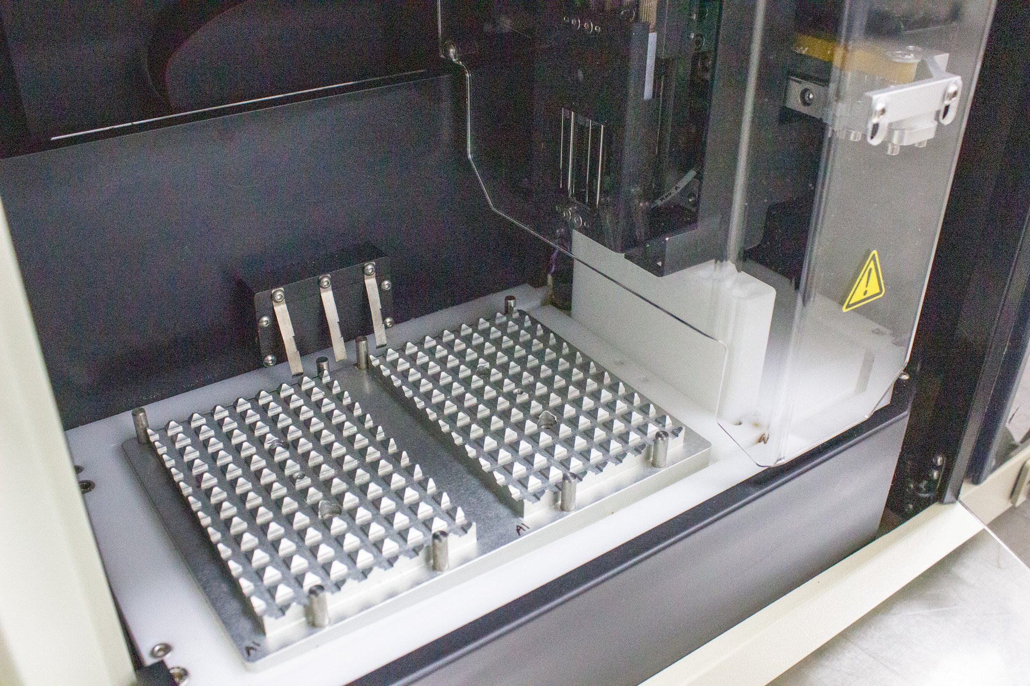 Bio Rad ProteOn XPR36 Protein Analyzer SPR Optical Biosensor Array 120V/220V