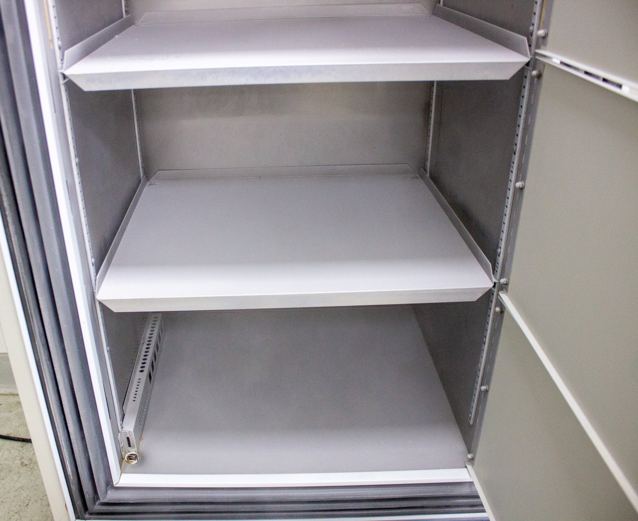 Thermo 8525 Ultra Low Freezer -50 to -86C, 13 Cu. Ft. Non-CFC System