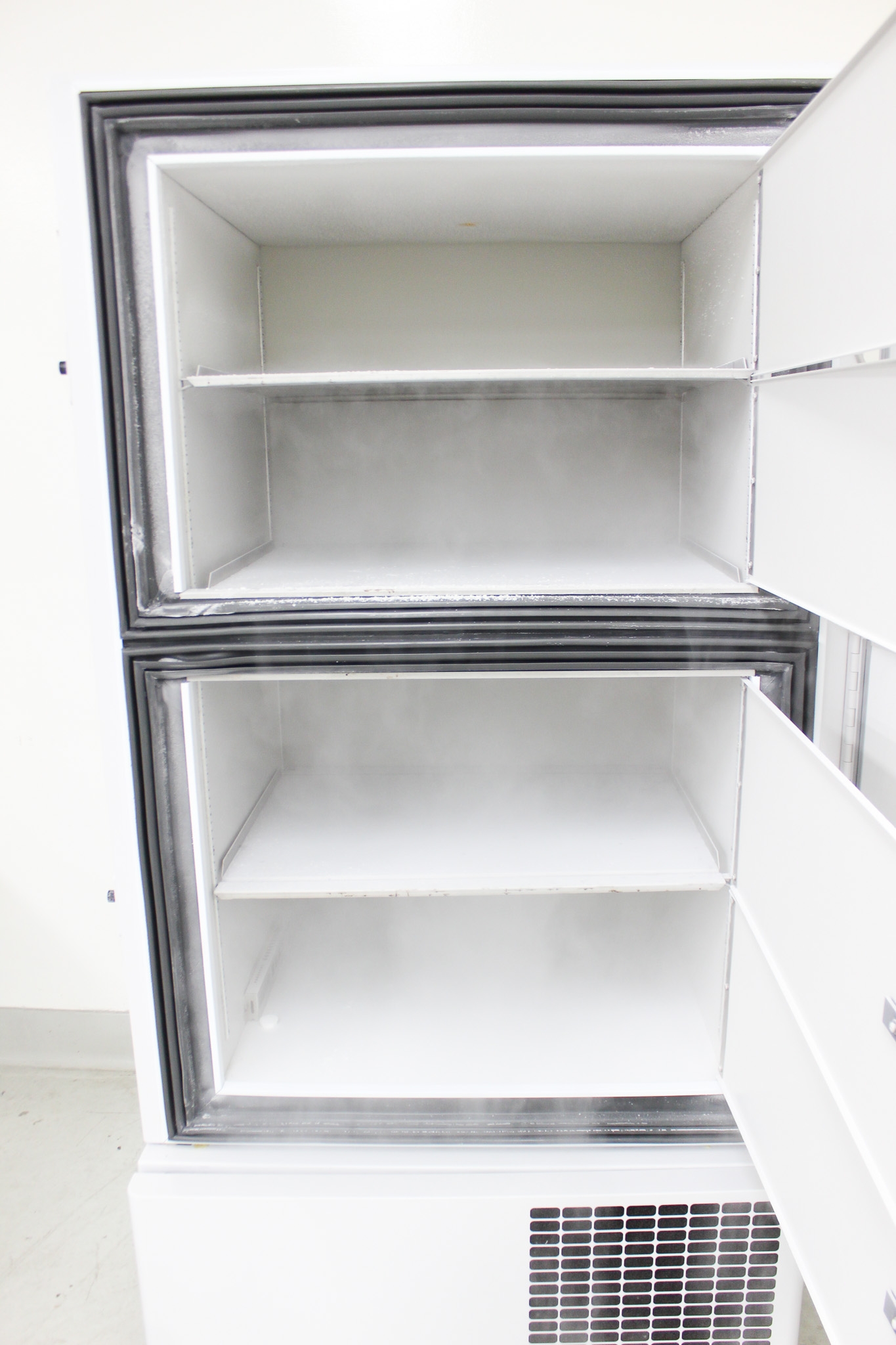 Thermo Scientific 990 Ultra-Low Temp Freezer 23 cu ft -50C to -86C