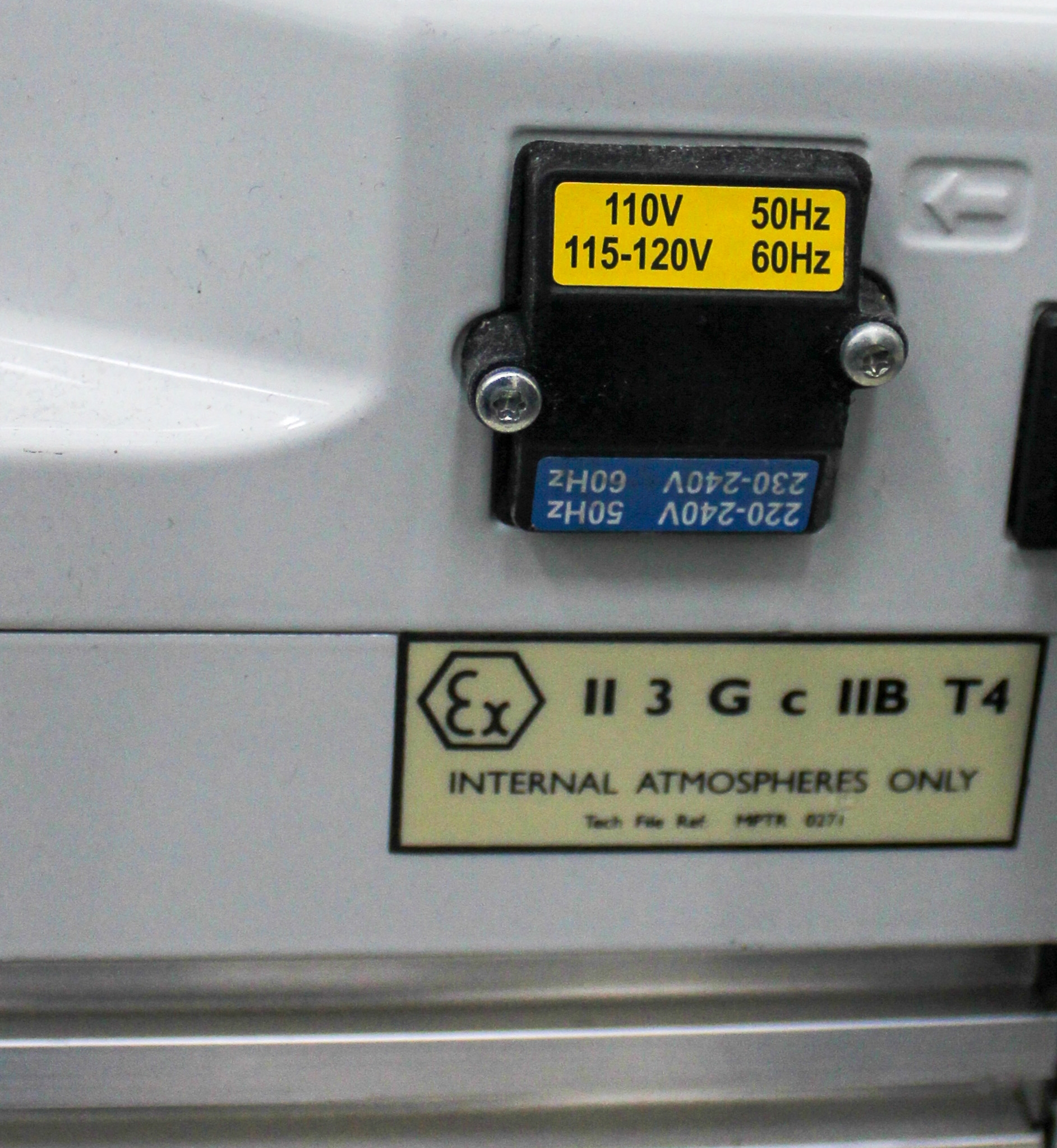 Edwards RV3 A65201903 Vacuum Pump High Speed Low Noise 48dBA 220gh Water