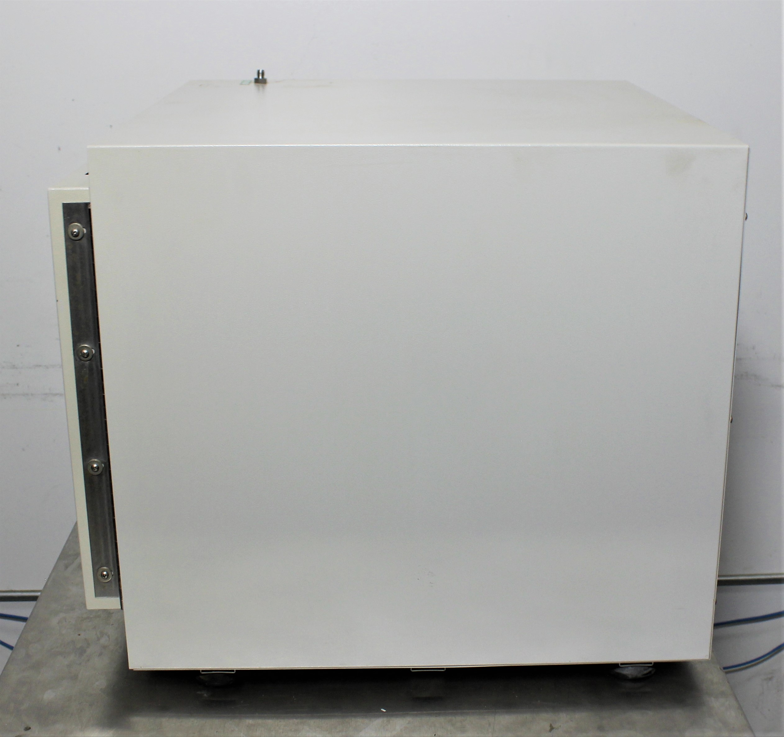 Lab-Line 3618 Vacuum Oven Used Temp Range +5C to 220C Volume 2.3 cu ft