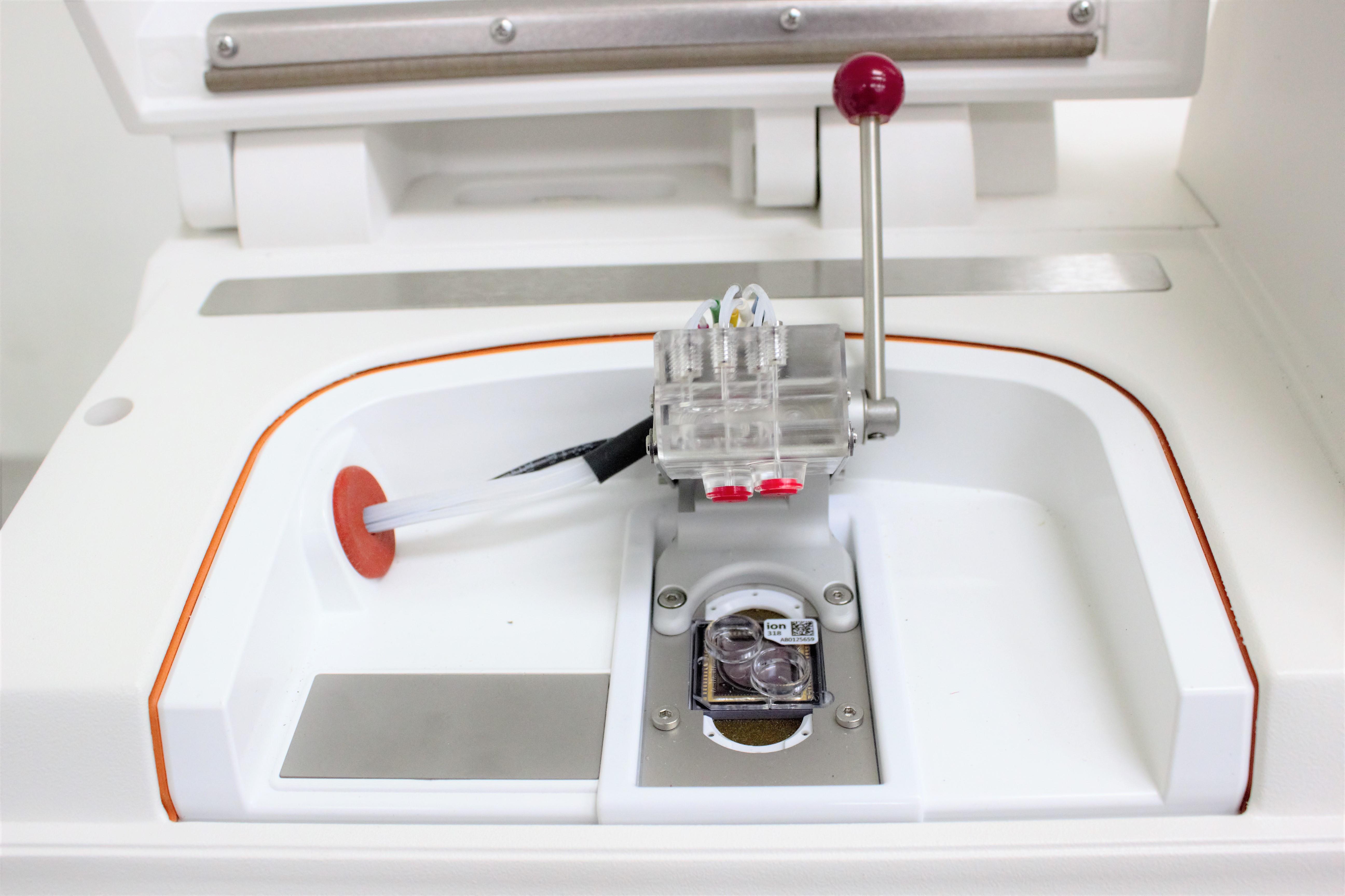 Life Technologies 7467 DNA Sequencer Ion PGM 35-400 Bases Used