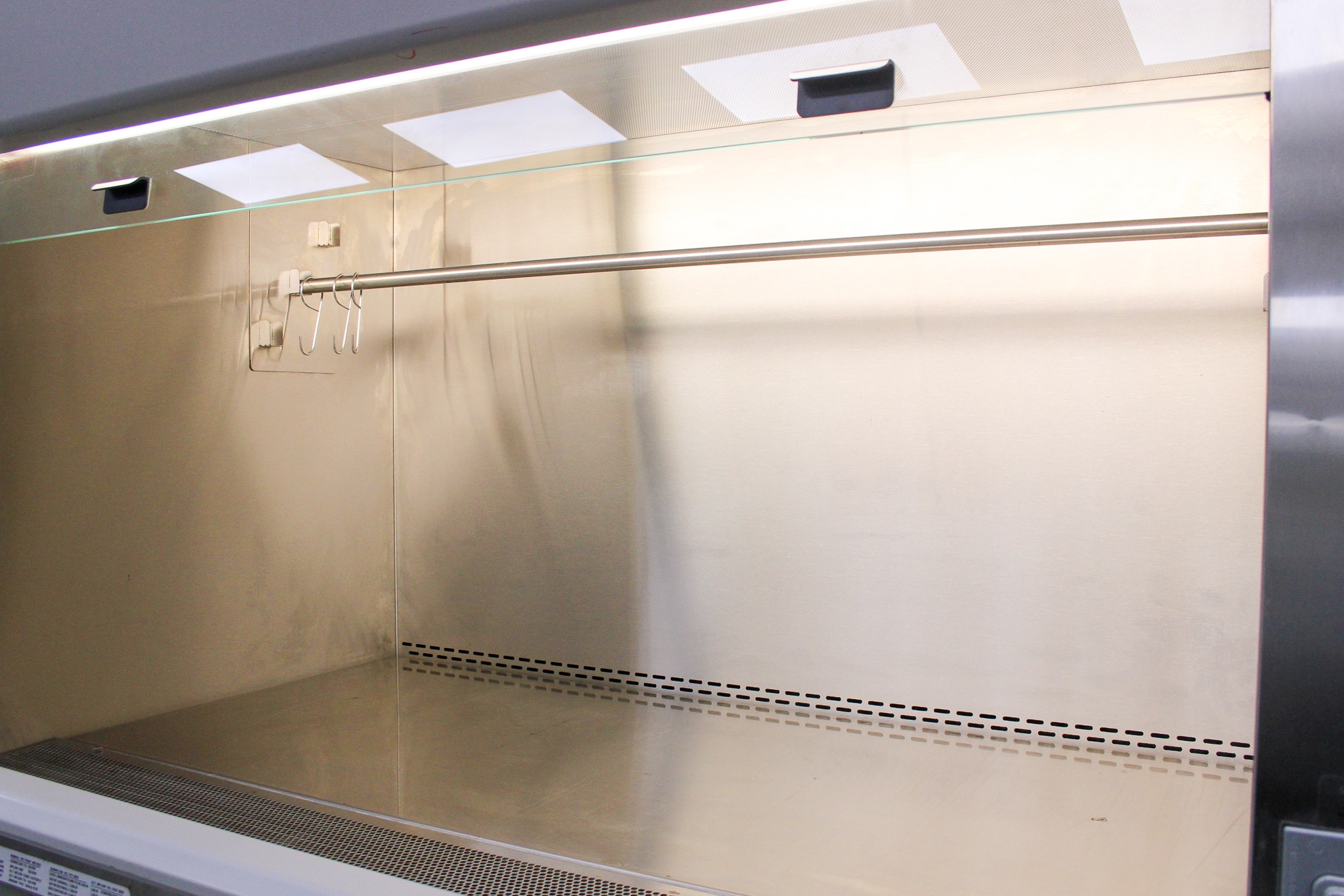 NuAire NU-543-400 Biosafety Cabinet III Dual Thermistor 120V