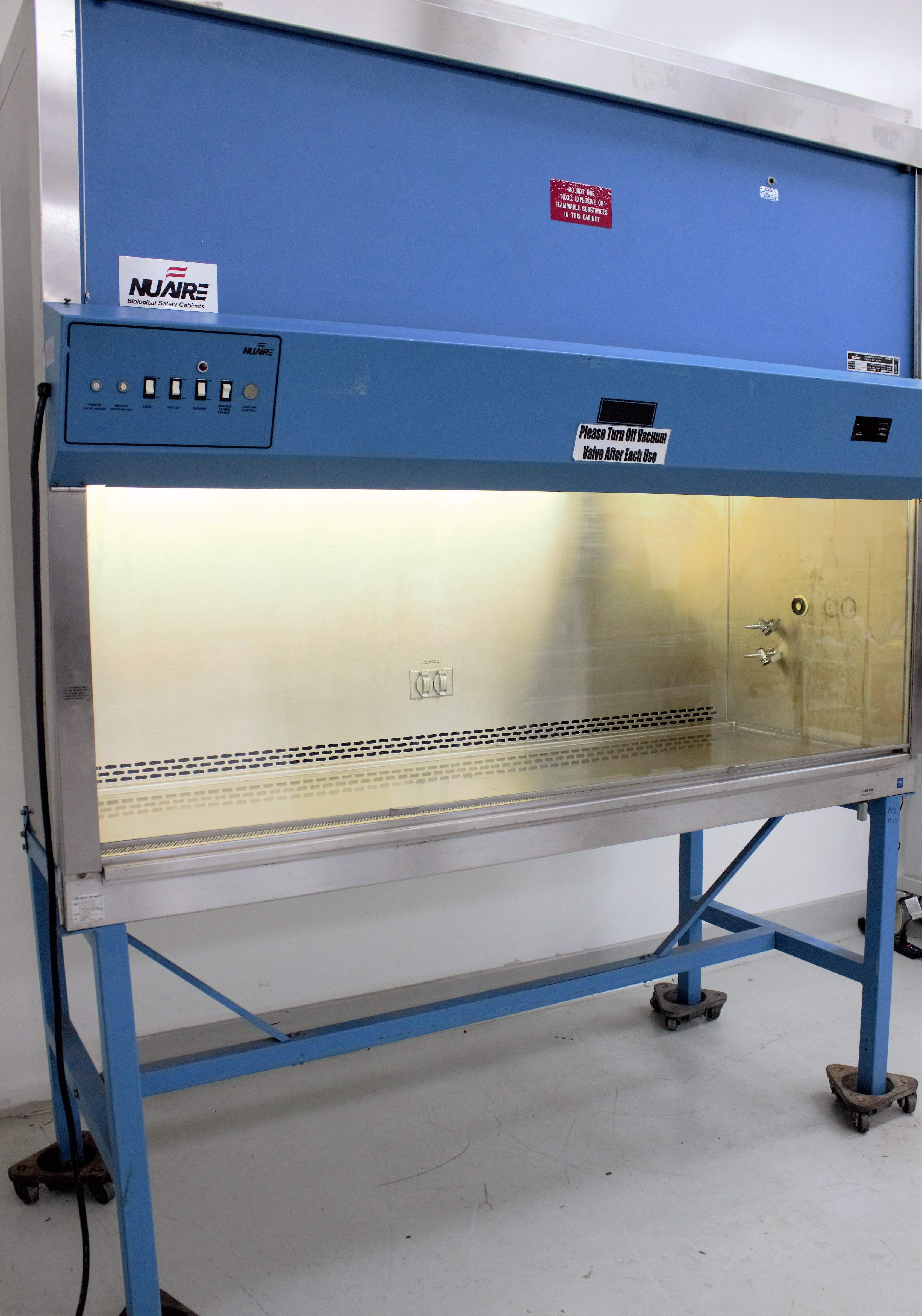 NuAire NU-425-600 Biological Safety Cabinet 6ft Lab Safer Airflow Ergonomics