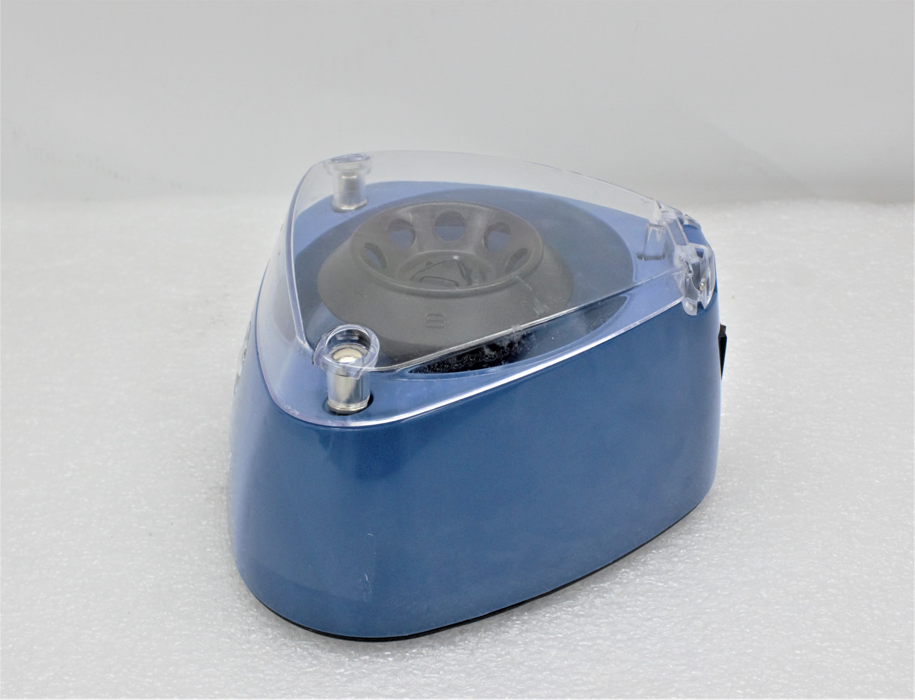 VWR Mini Centrifuge Good 6000 RPM Microcentrifuge 6 x 1.5/2.0mL Capacity