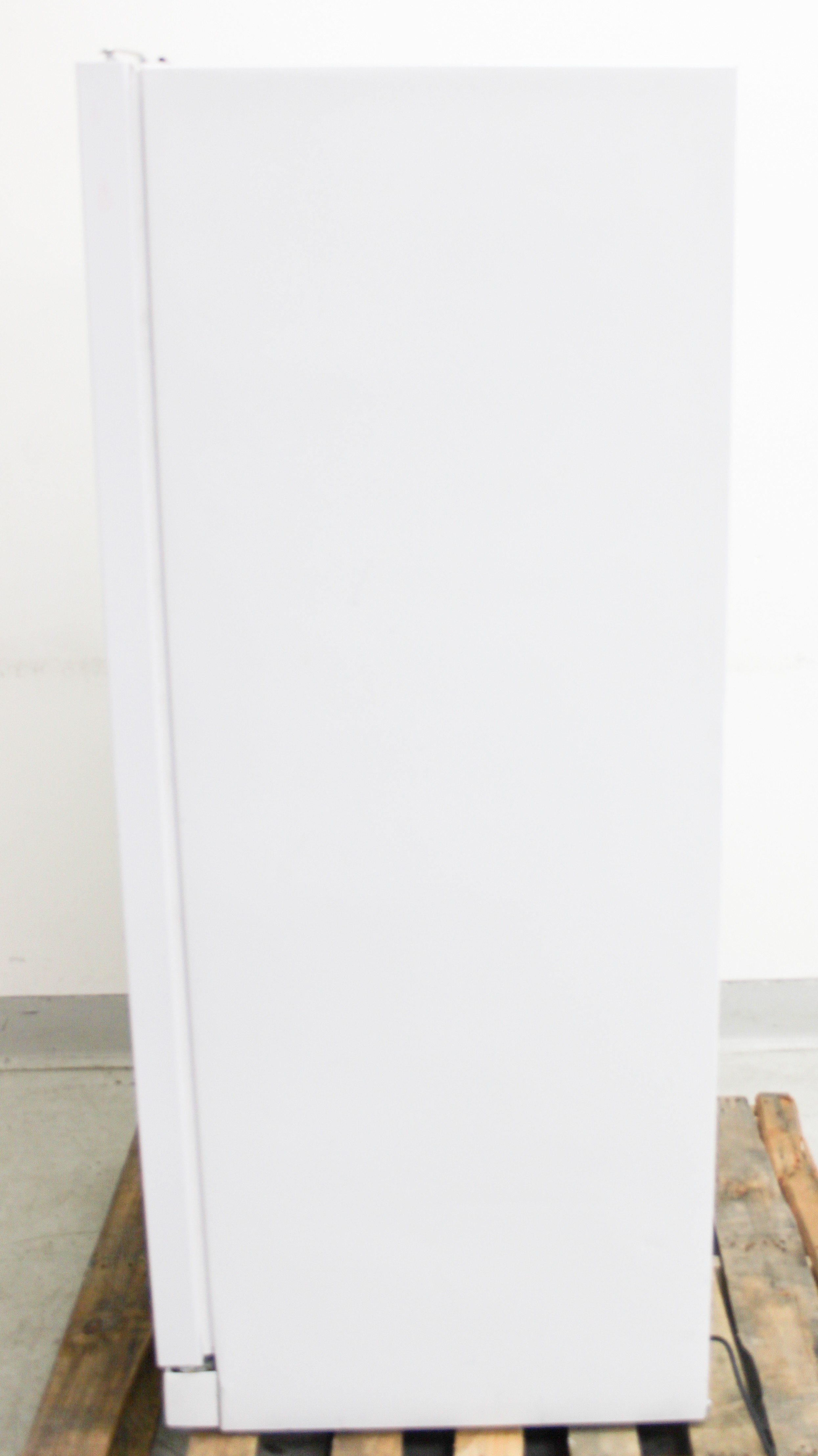 Frigidaire FFFU17M1QWA Upright Freezer 17.4 Cu Ft -28C Energy Efficient