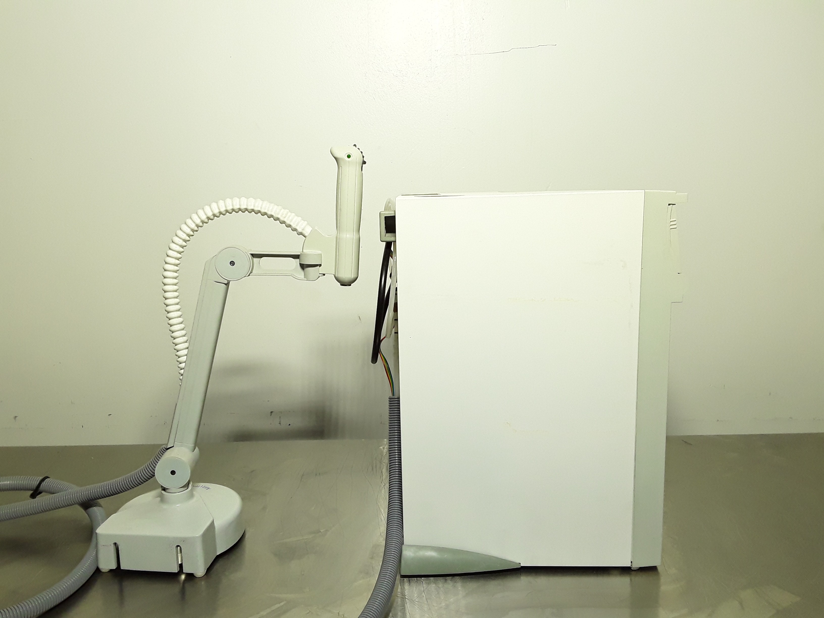 Millipore Synthesis A-10 Water Purification System 18.2 M.cm, 1.2 LPM, 120V