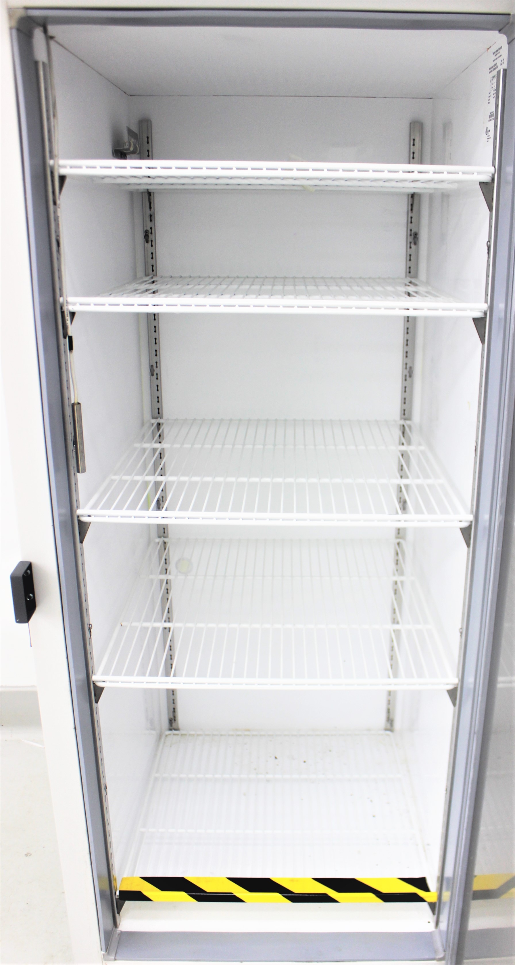 Thermo UEN2320A23 Freezer Manual Defrost 23.3cuft 20C Industrial Ready