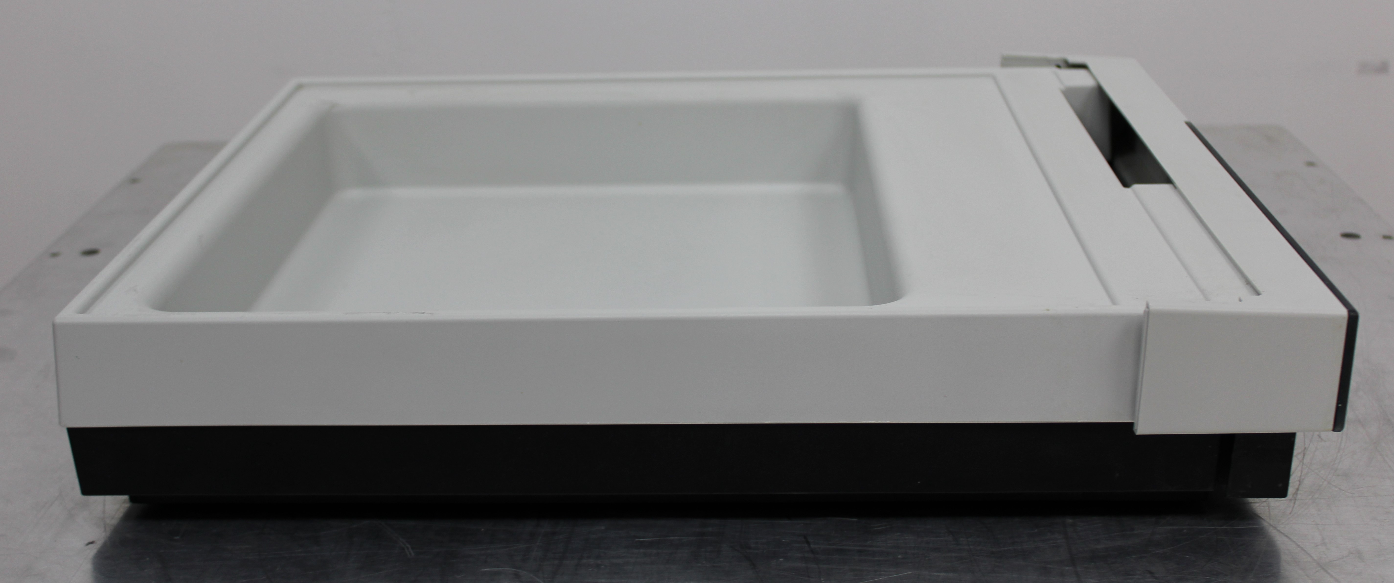 Thermo SR-3000 Solvent Rack 5035.9200 HPLC Lab Storage 30V Nine Bottle