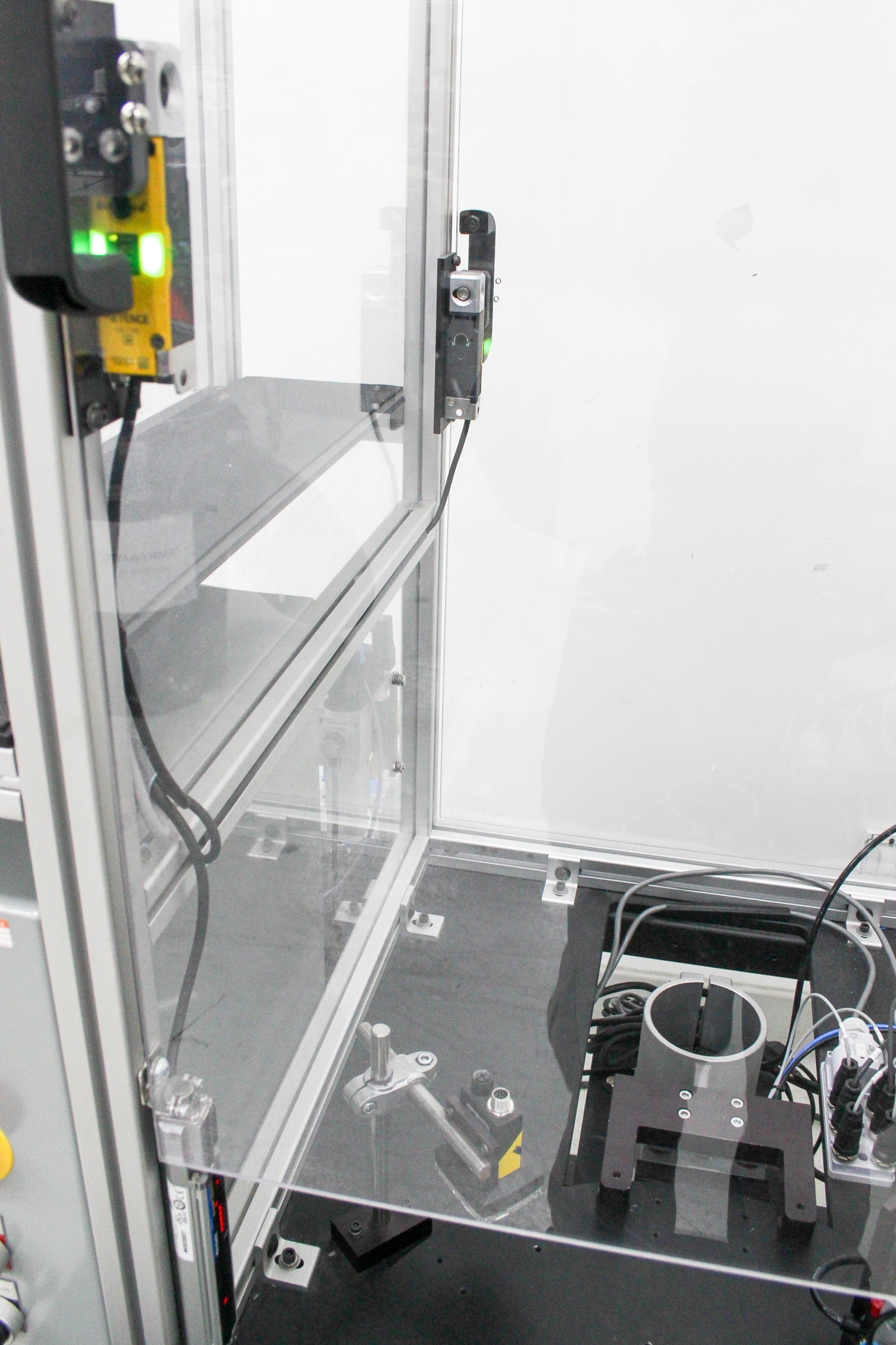 Branson 109-801-1466 Ultrasonic Welder Custom Housing with Conveyor Belt