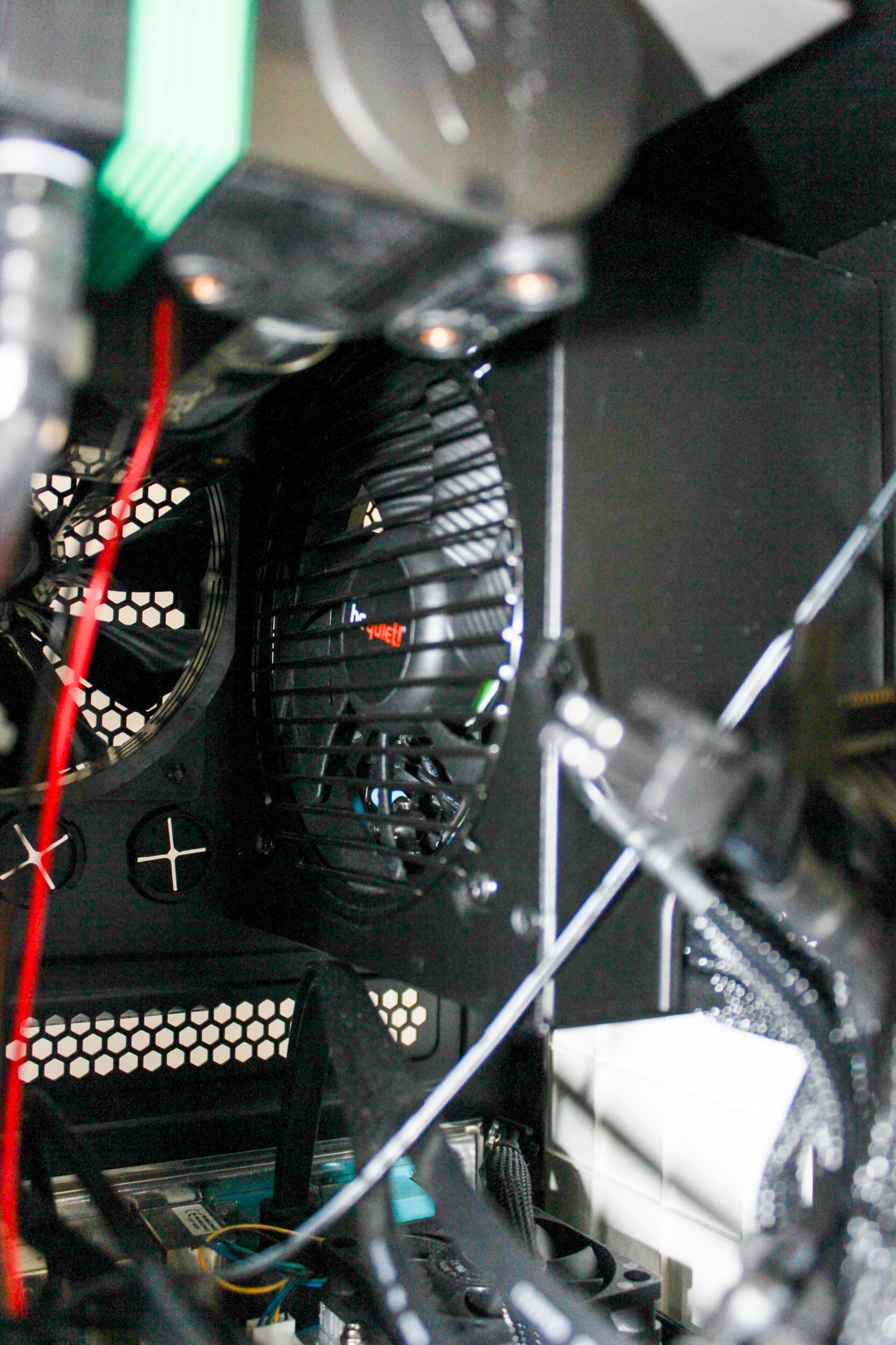 XIGMATEK XEN6329 Mini ITX Cube Chassis with Water Cooling, 120mm Fan