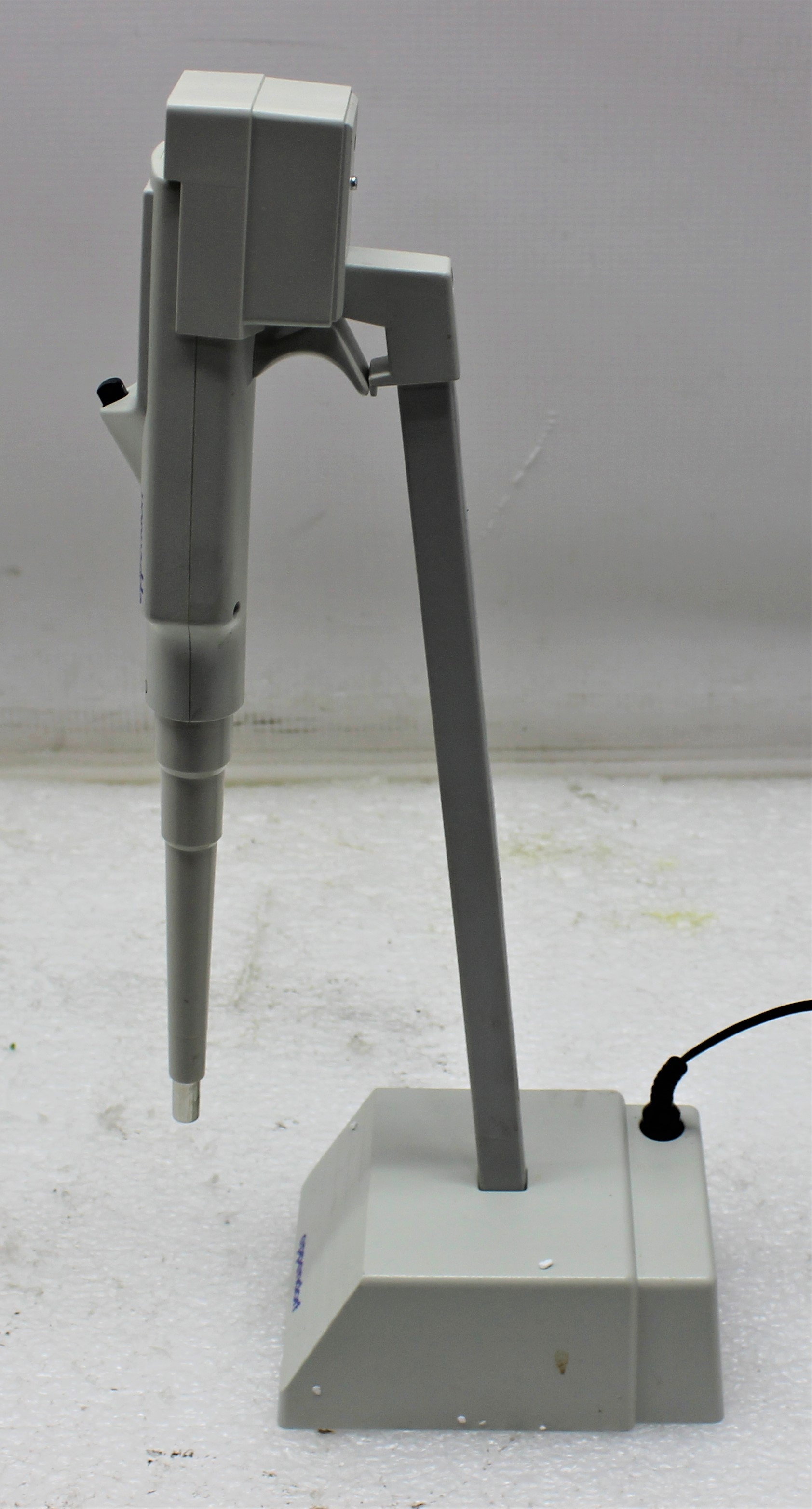 Eppendorf 4850 Liquid Handling Pipettor Ergonomic Design Used Condition