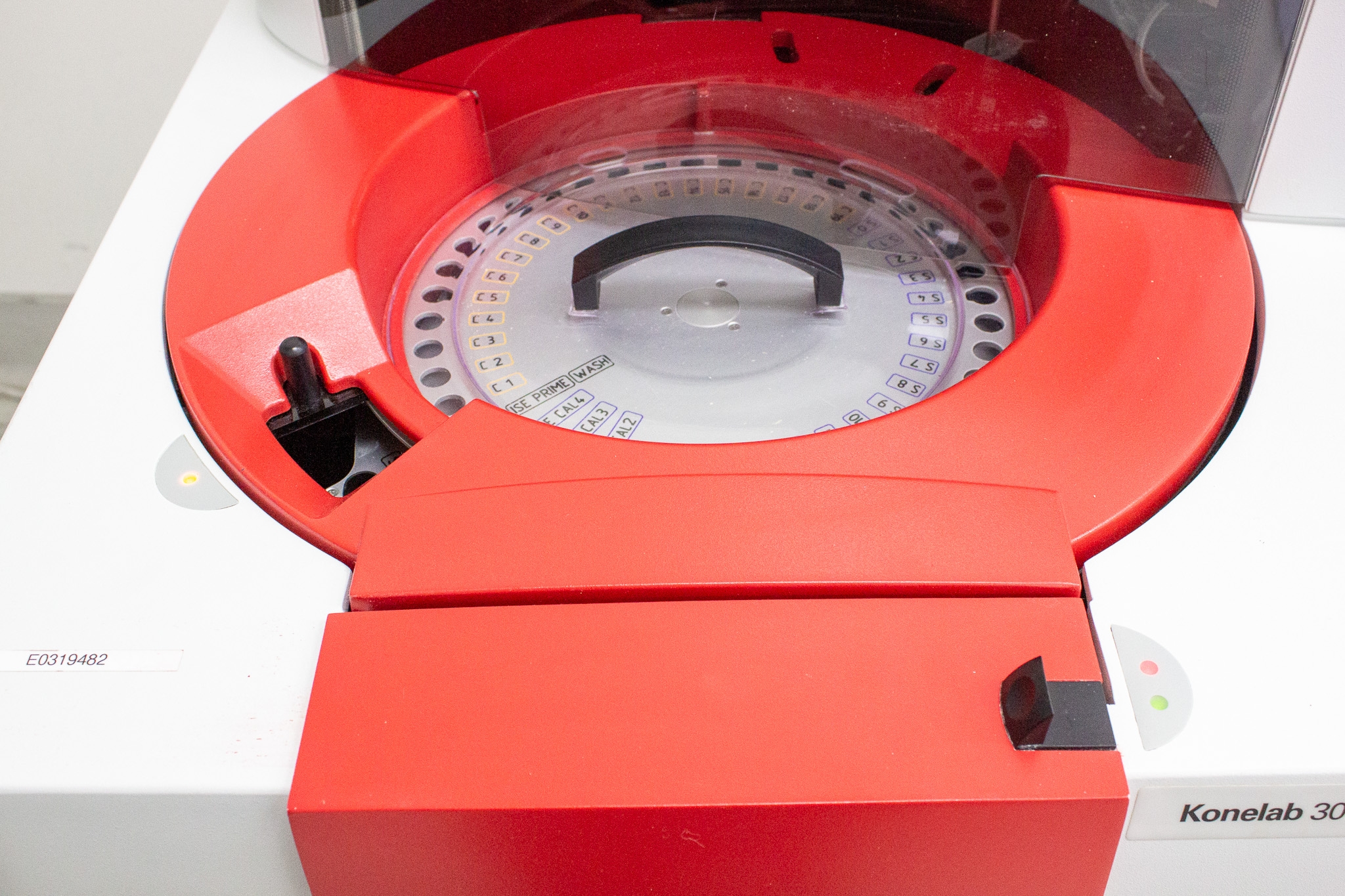 Thermo Konelab 30 Clinical Chemistry Analyzer 300 Tests/Hour Random Access