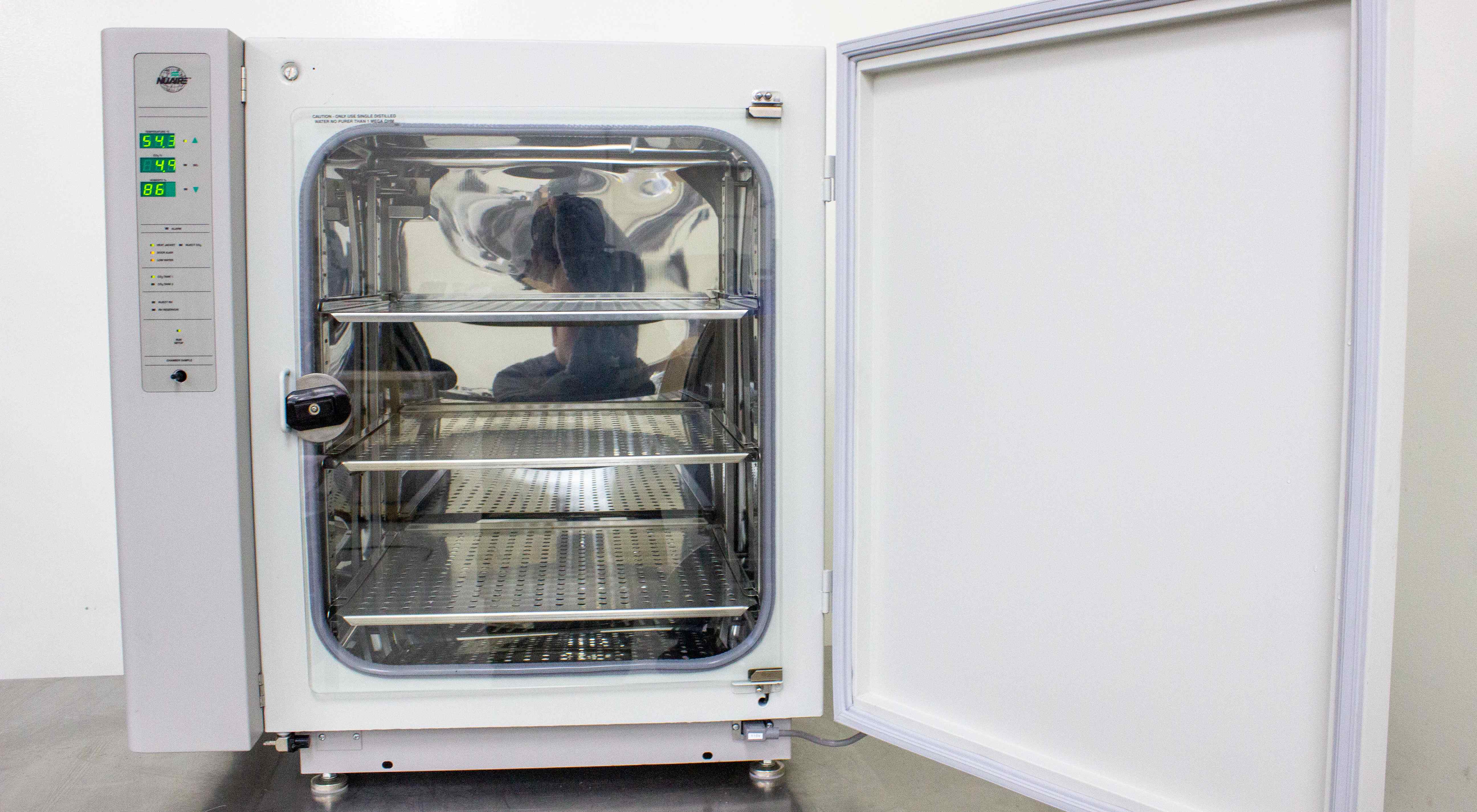 NuAire NU-4850 Incubator CO2 Controlled Temp Range 5-55C 20-Gallon Capacity