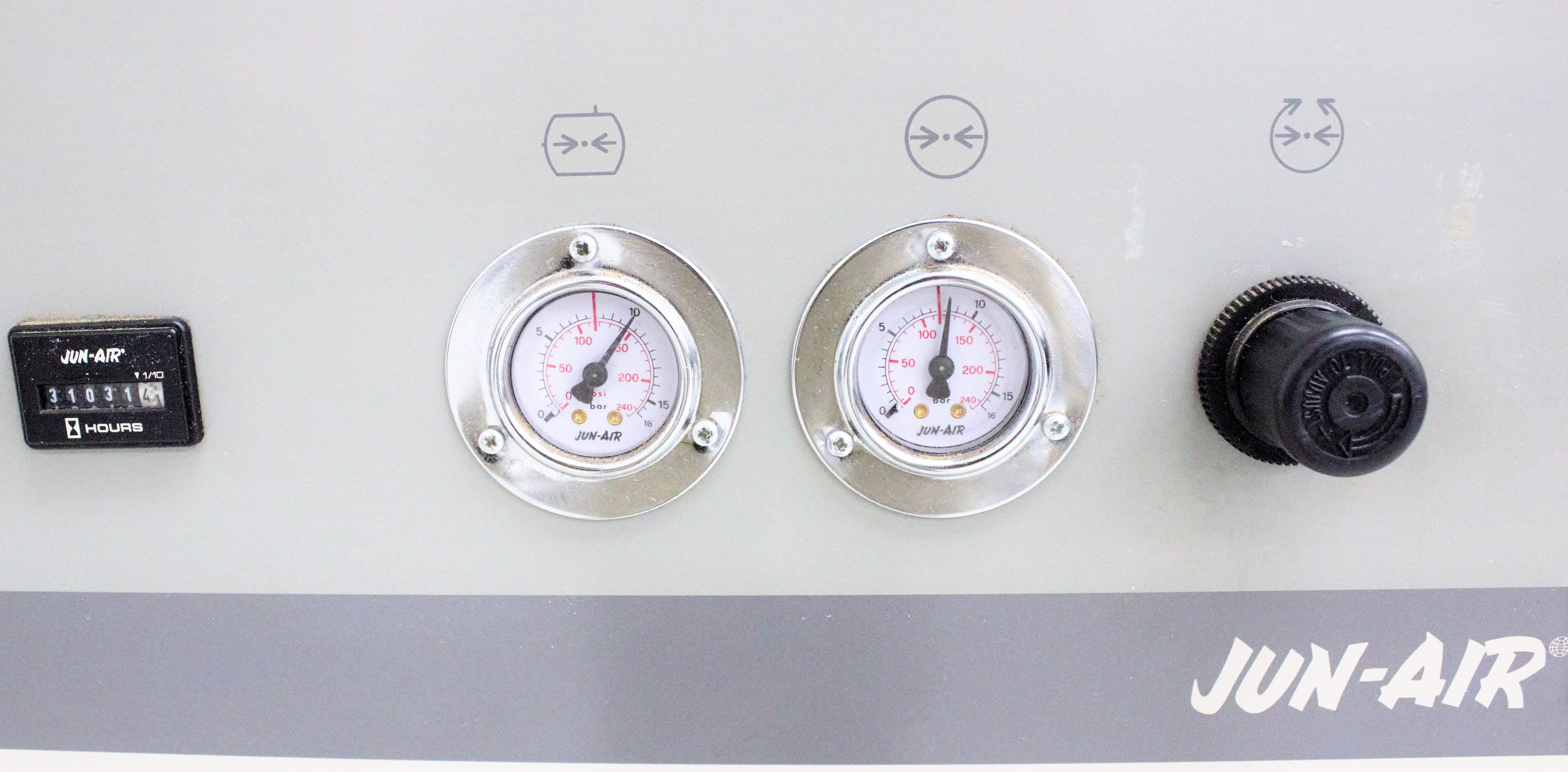 Jun-Air 2000 Air Compressor Facility Cabinet Unit 6.6gal 120psig Oil-Free Quiet