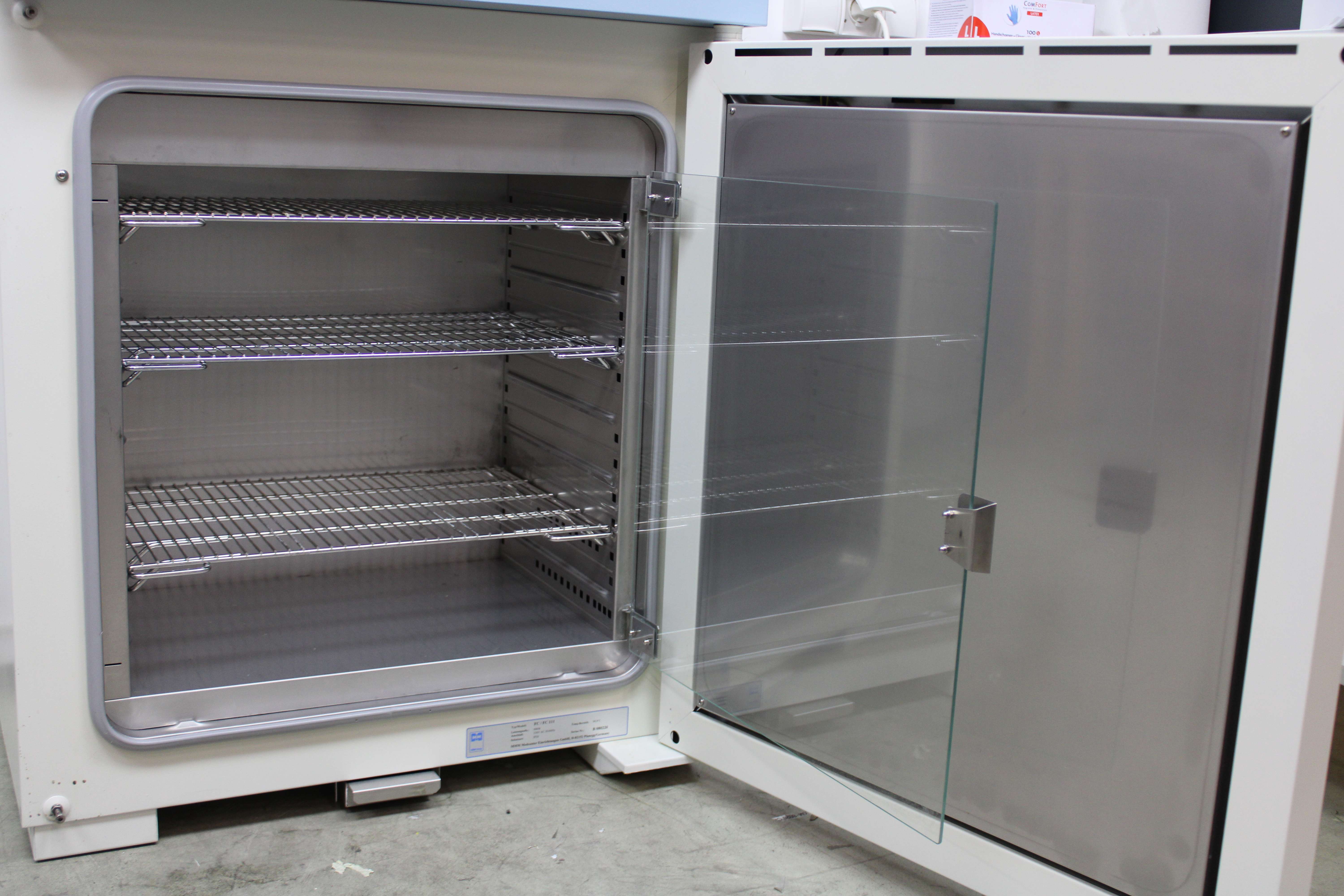 MMM Friocell 111 Incubator Incubator Studies 0-99C 2 Shelves Germany
