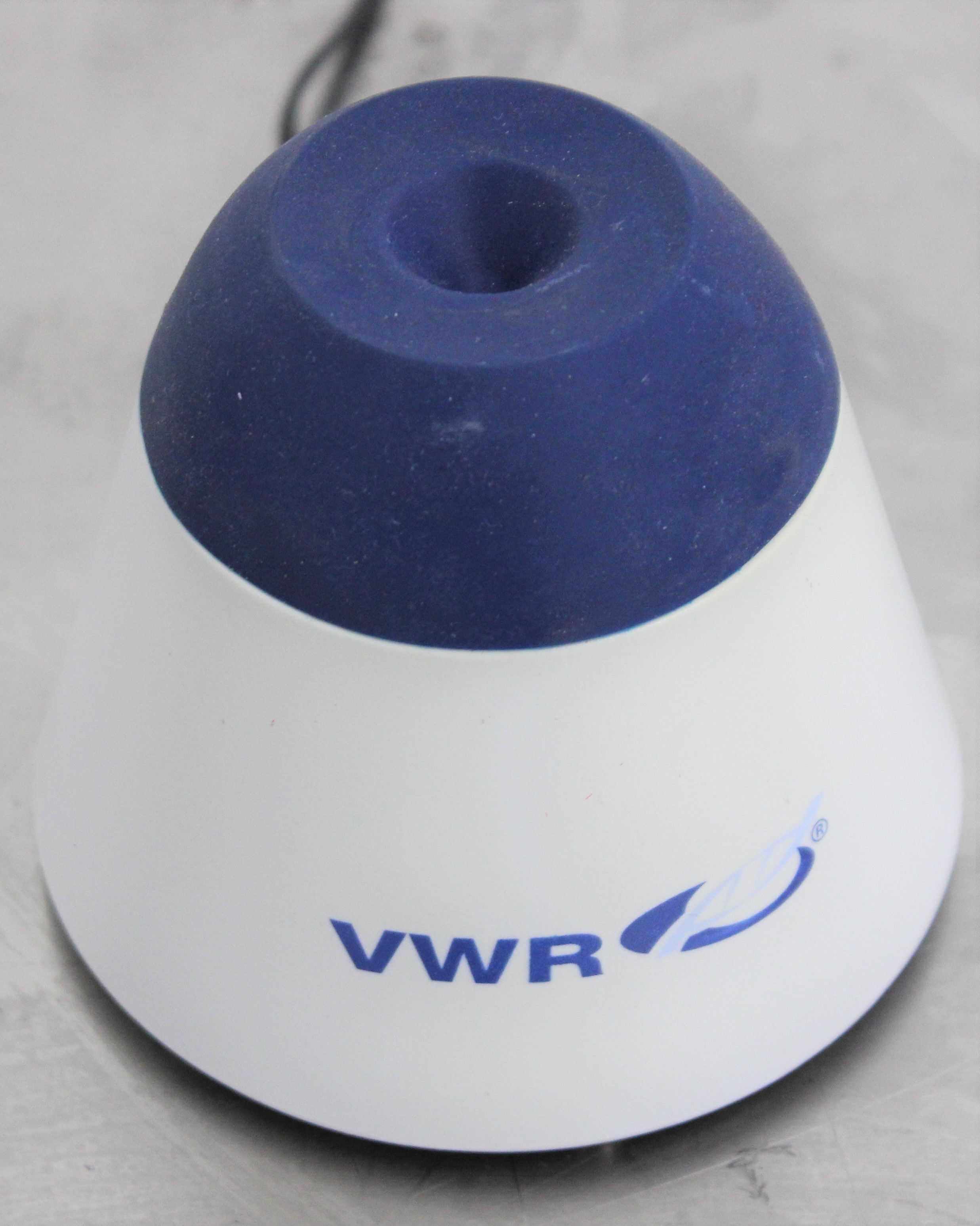 VWR Mini Vortex Mixer 10153-688 - Vortexer / Rotator / Shaker