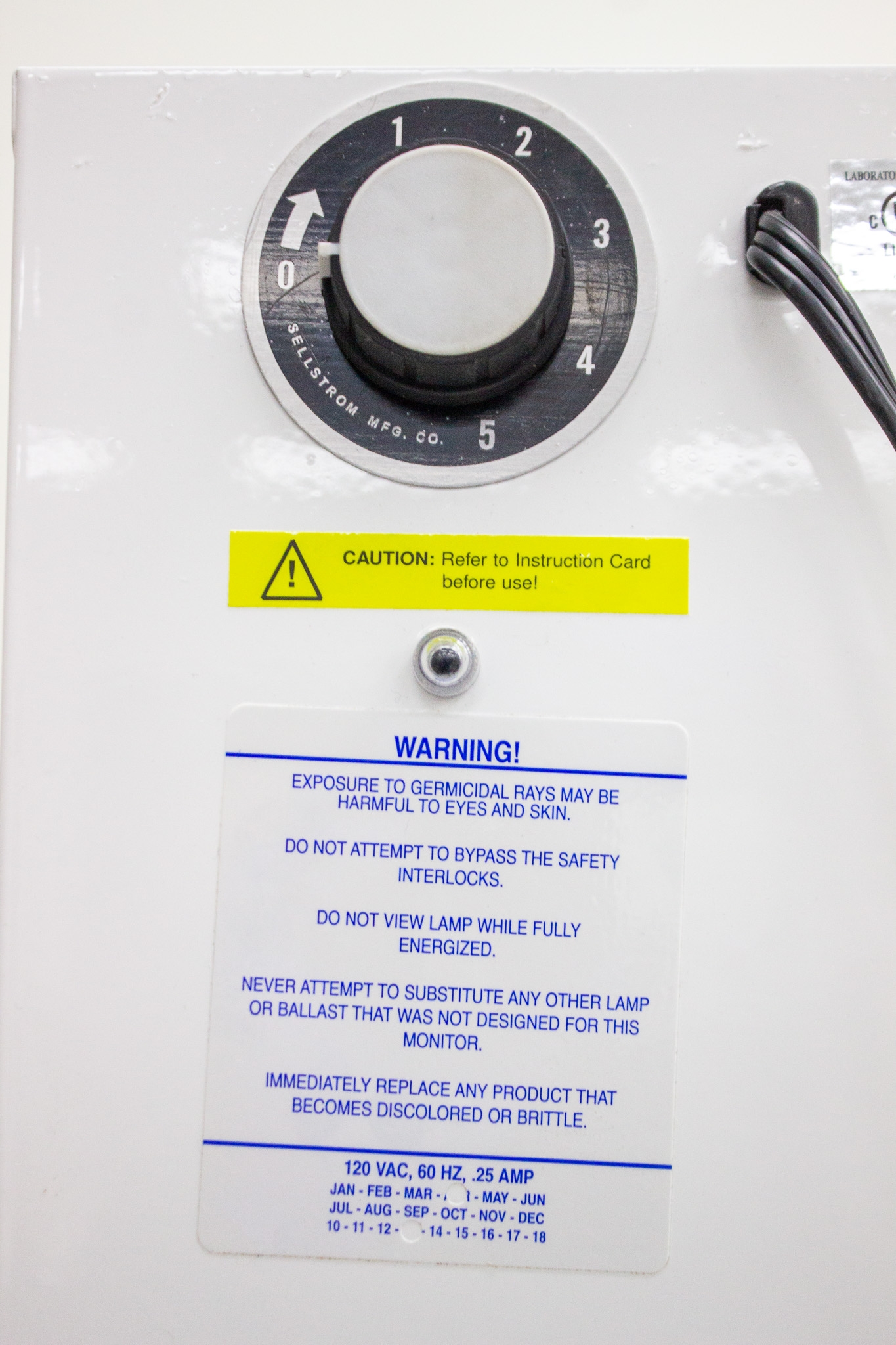 Sellstrom Monitor Ultimate Eyewear Germicidal Cabinet Used Power On Functional