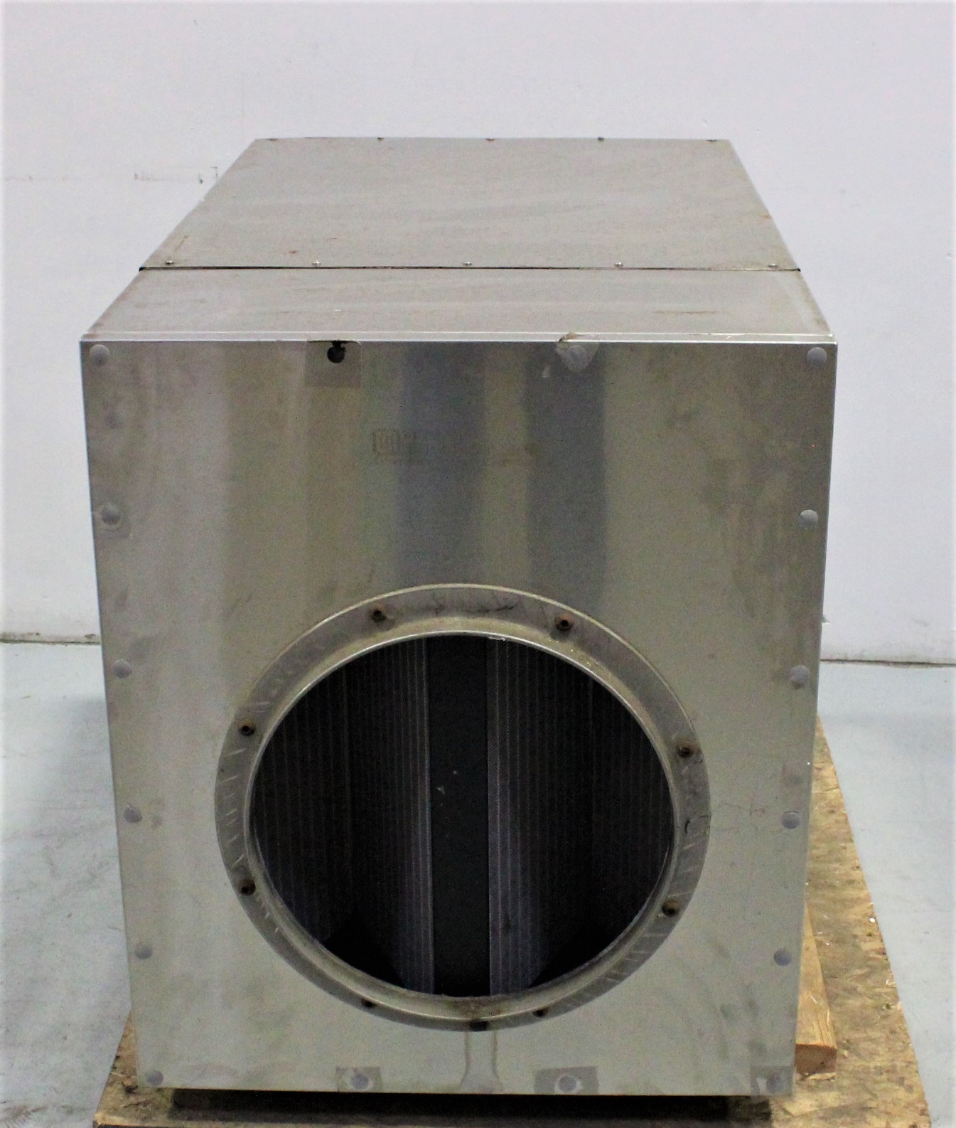 Terra Universal 6710-76 Air Conditioner/Cooler - Used Laboratory Equipment