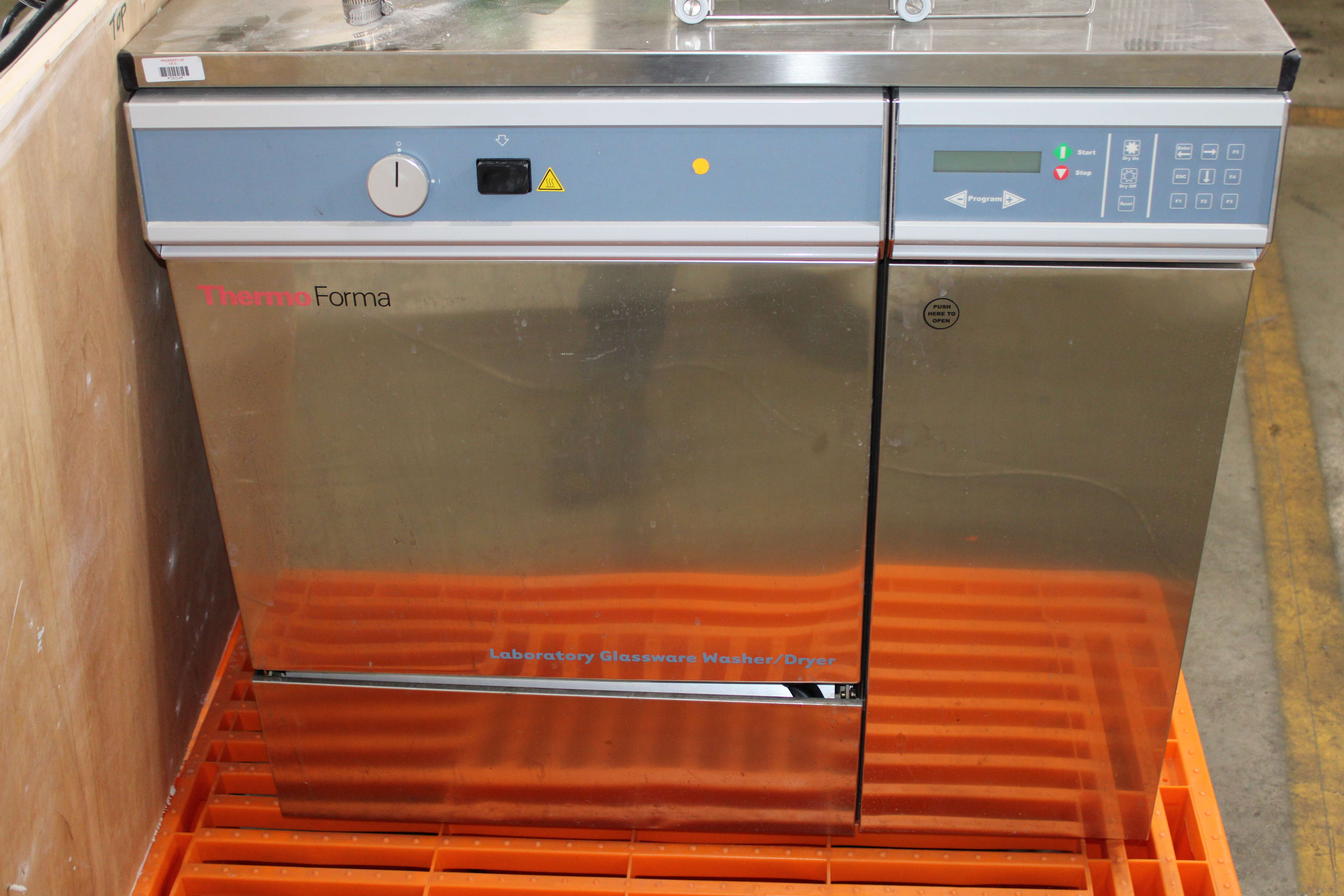 Thermo Forma 8845 Lab Equipment Glass Washer with 247 lb Load Capacity