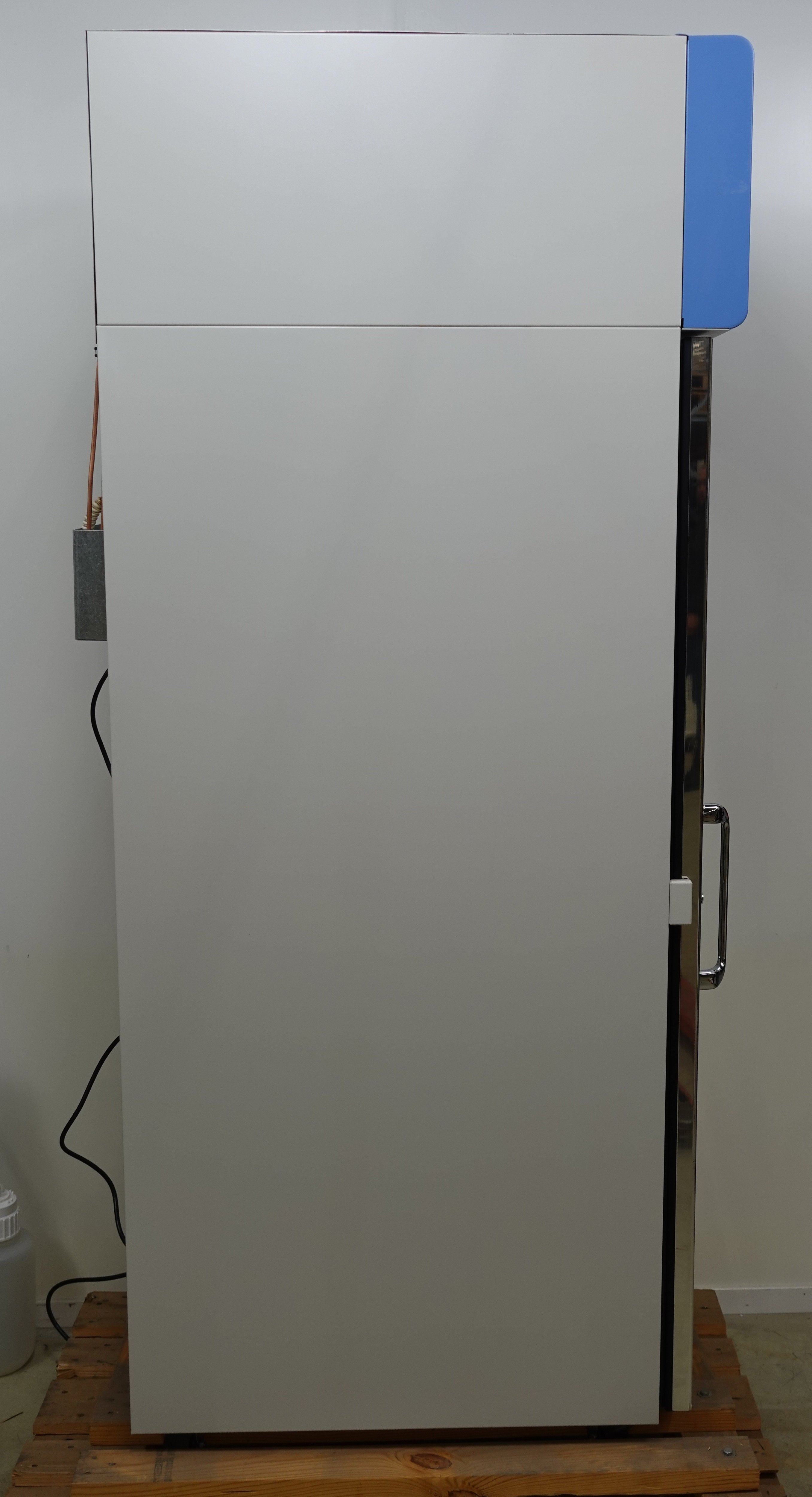 Thermo FRBB2304V22 Blood Bank Refrigerator 23.3 CU. FT 230V 385 Bag Cap