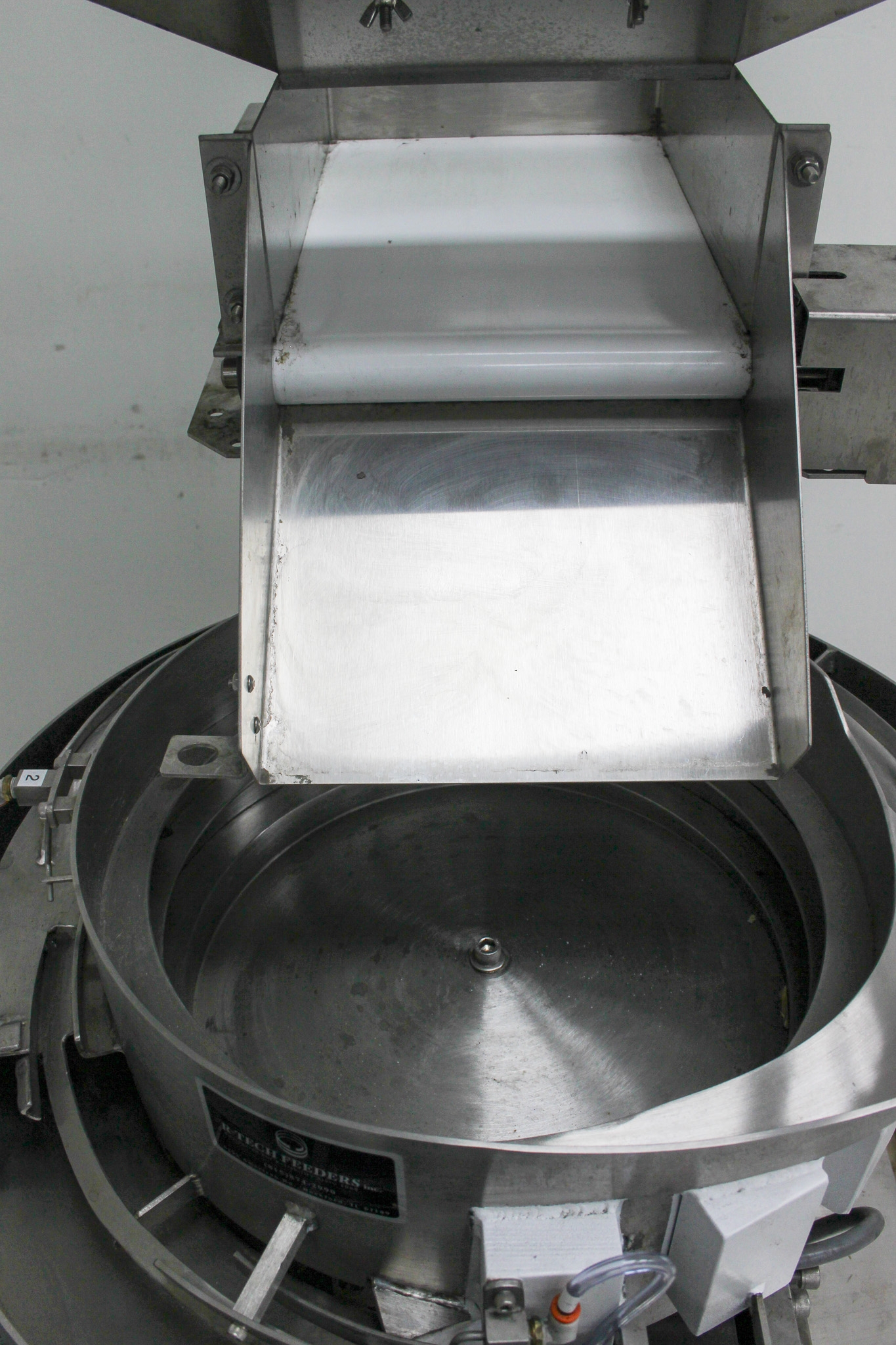 R-Tech 15-110AC-FC-B-H-CS Vibratory Bowl Feeder w Hopper 1000+ Units/Min