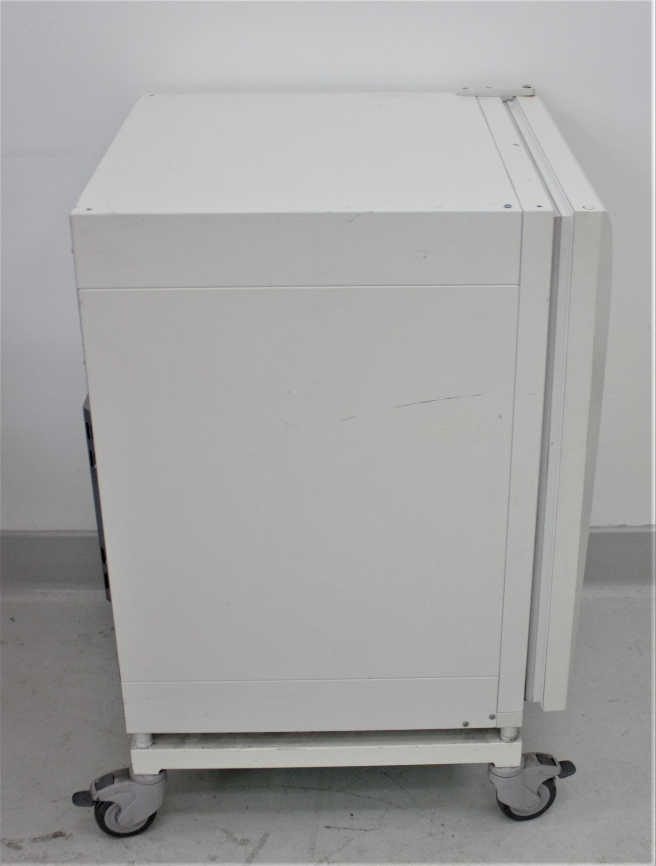 Kendro HERAcell Incubator CO2 Temp 3C-55C Cap 5.4 Cu Ft Copper Chamber