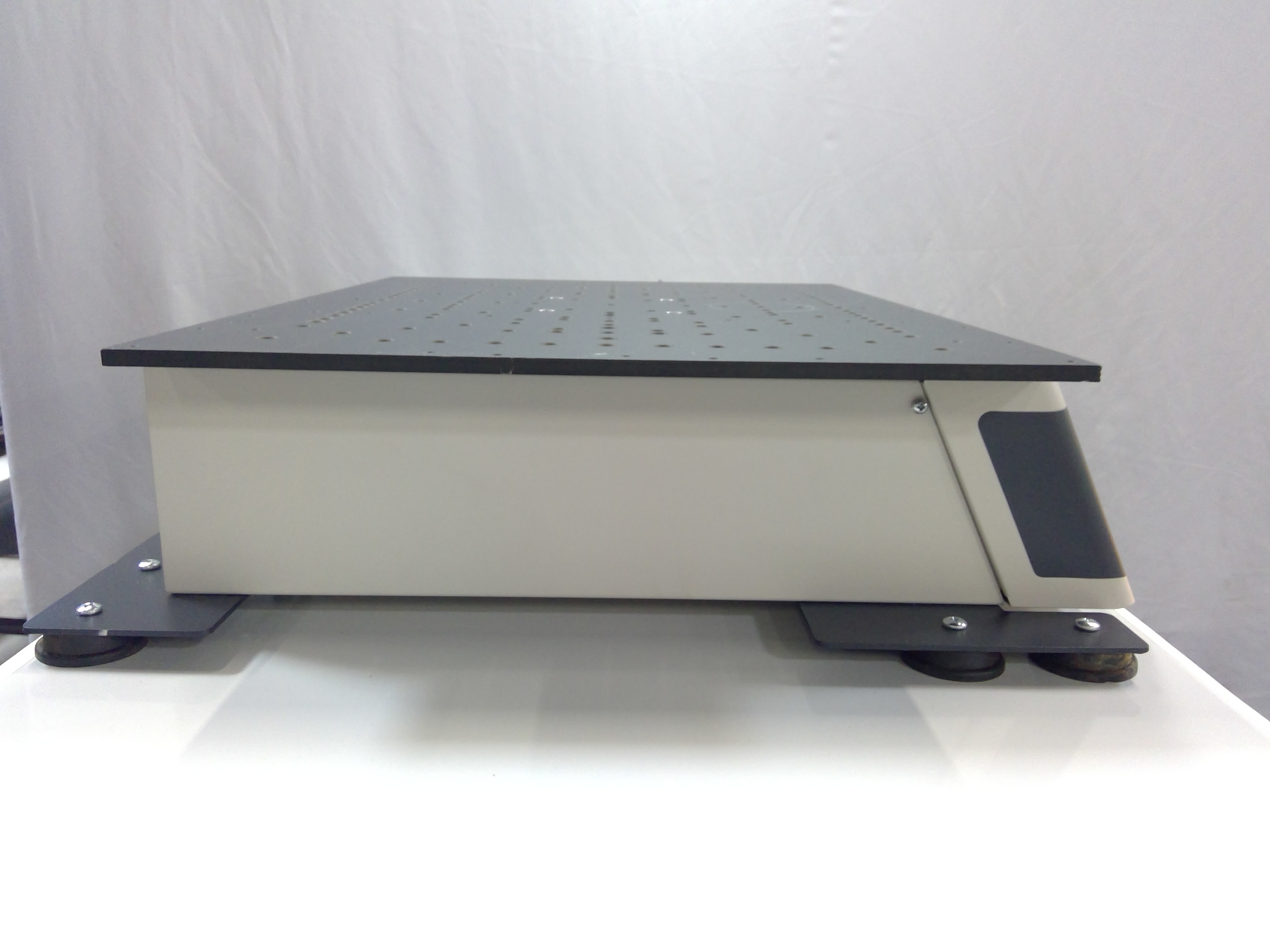 New Brunswick Innova 2100 Benchtop Shaker 500 RPM Digital Display Used