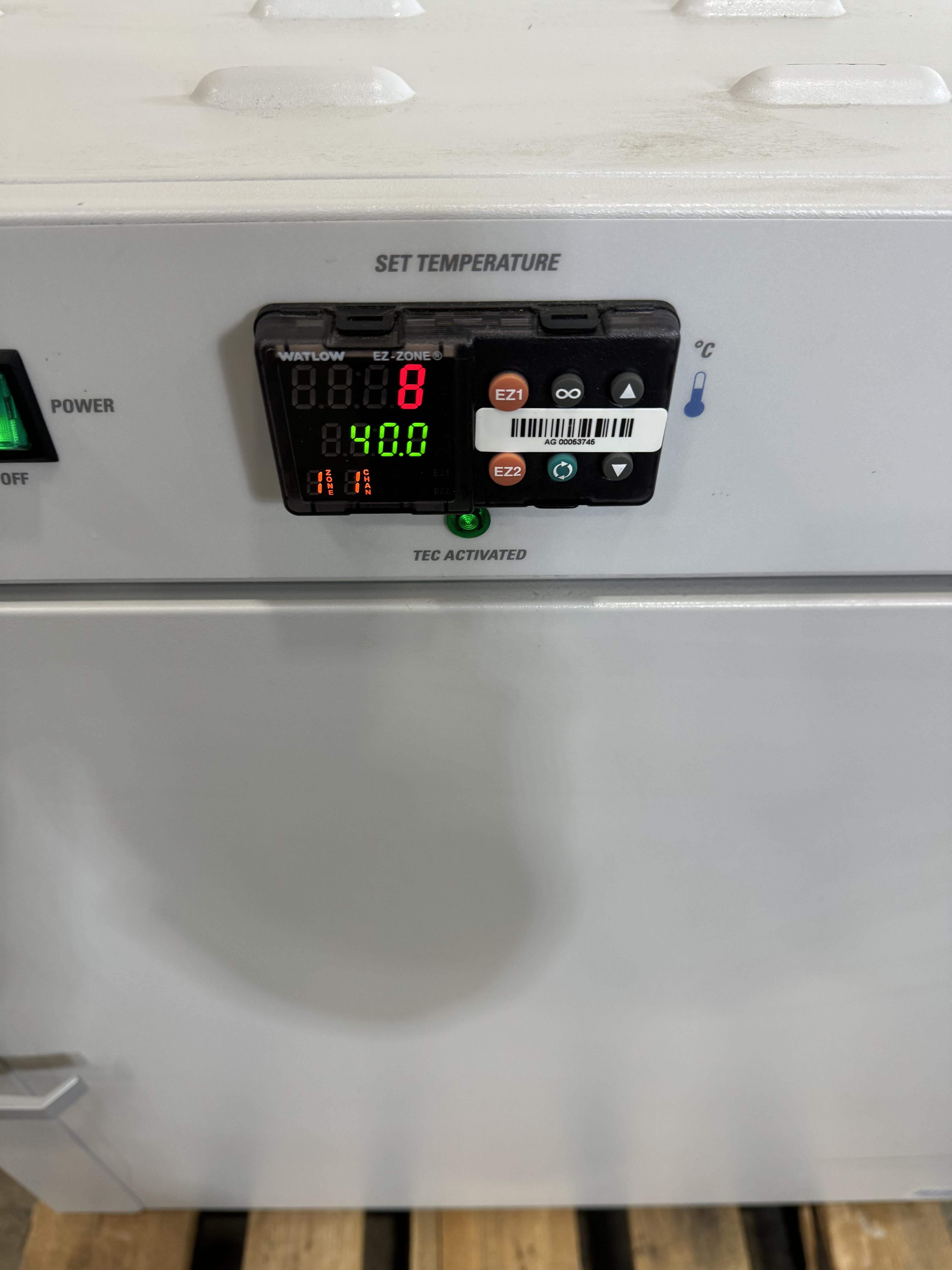 Thermo 3915LT Peltier Cooled Incubator 185L, 15-40C No Lighting