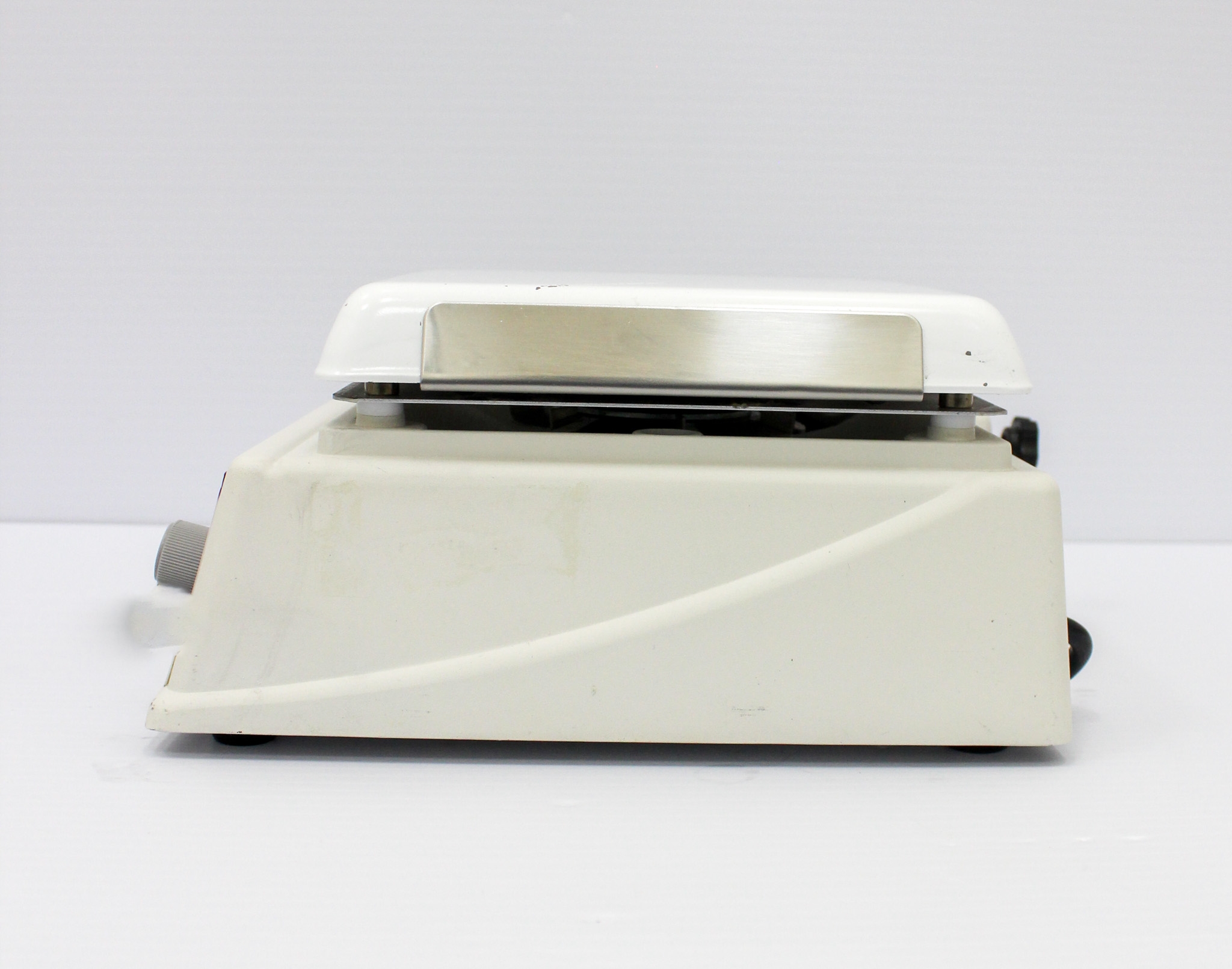 GeneMate Magnetic Stirrer CPD Storage MT10025 - 1500 RPM, 7x7in Ceramic Plate