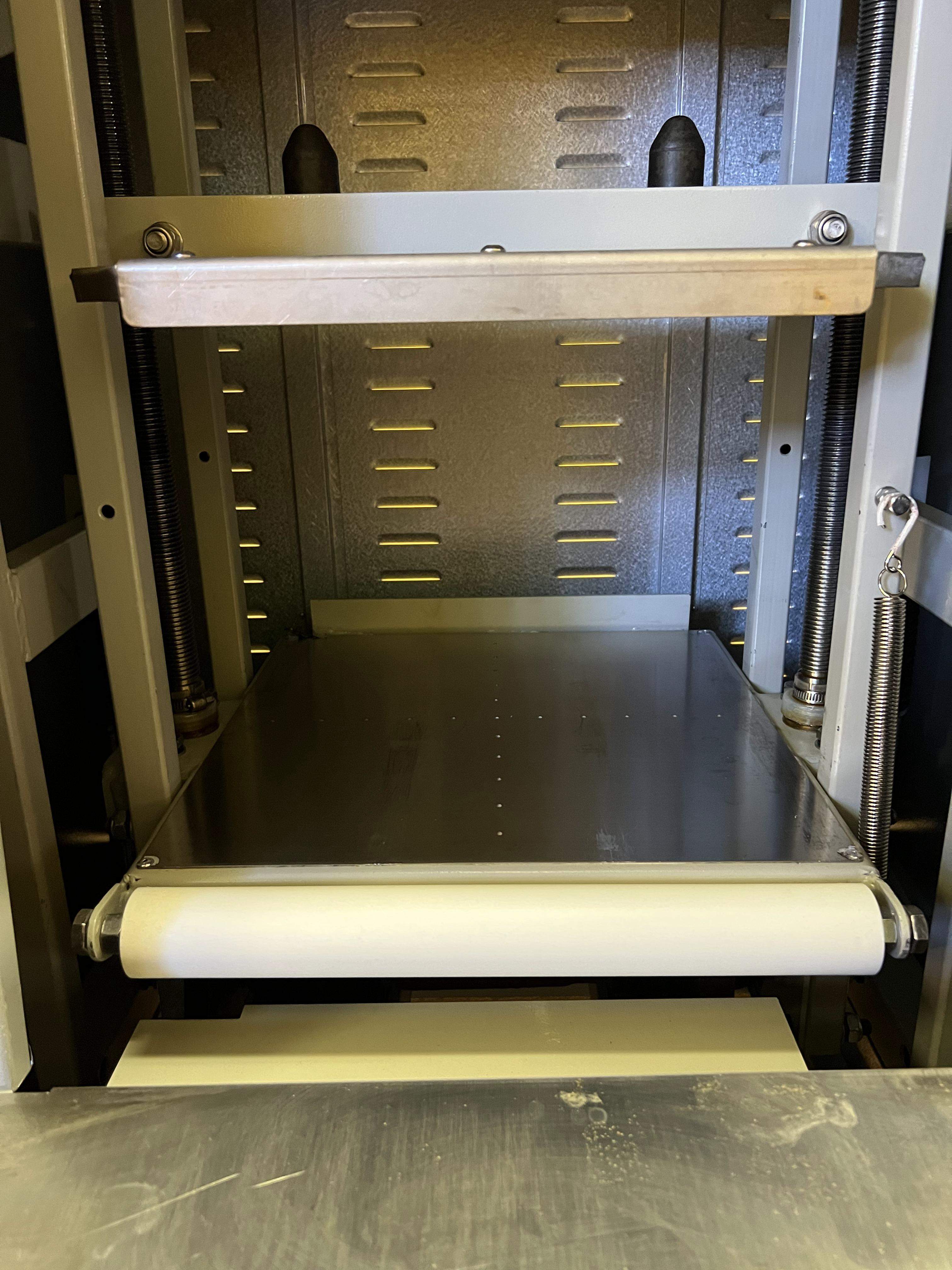 Eppendorf Innova 42R Incubator Shaker Refrigerated 5C-80C 25-400RPM Used