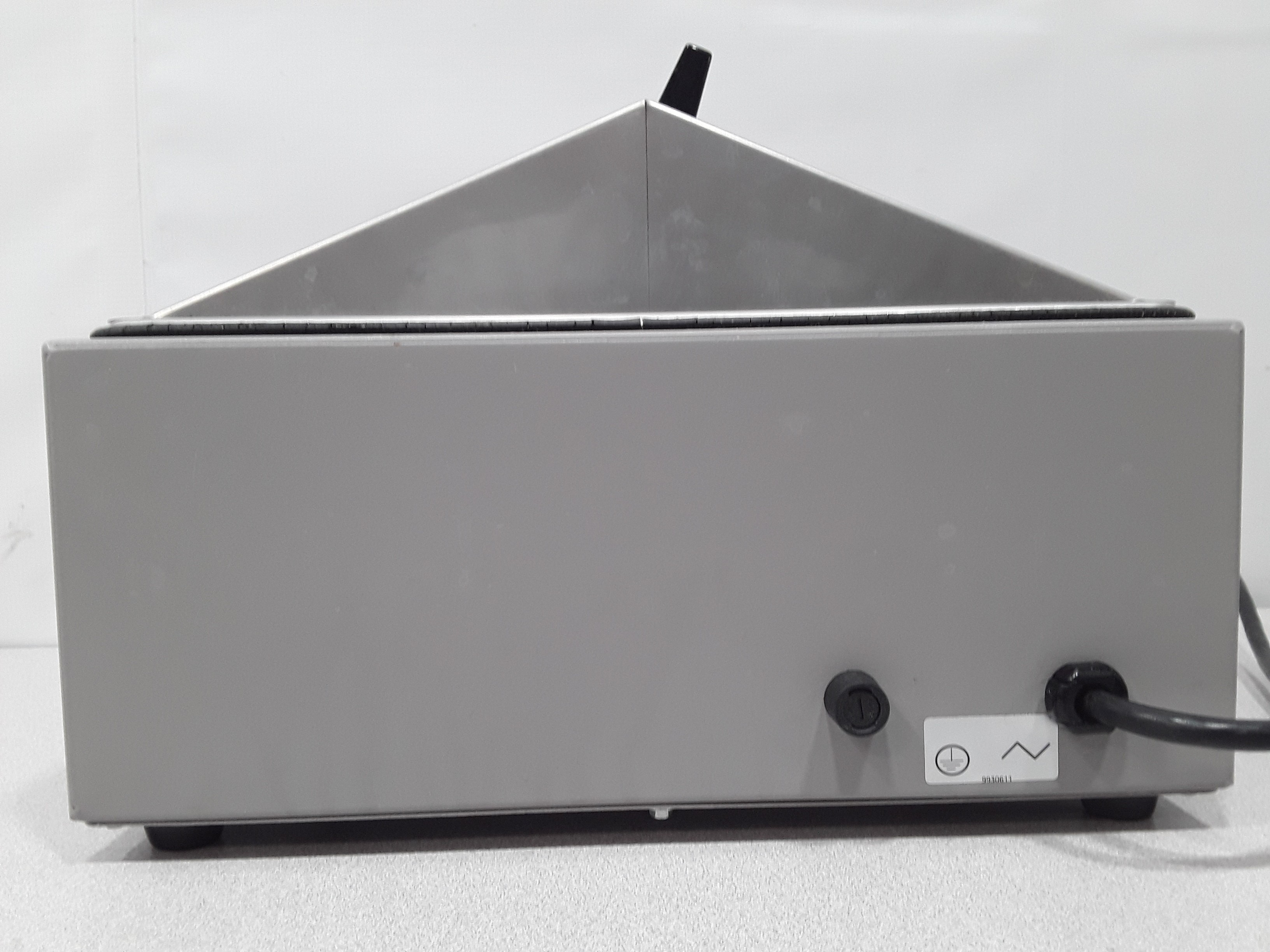 VWR 1208 Water Bath Water Bath 99.9C Temp Stainless Steel Chamber Used 12Wx2Dx6L