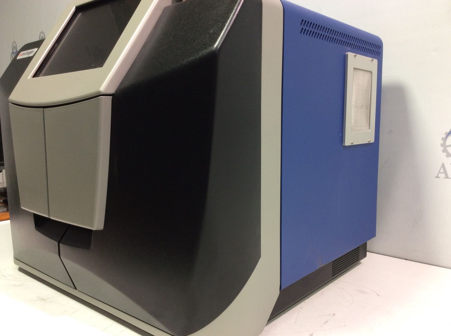 Invitrogen 2000DX Microarray System Walk-Away Automation For Labs