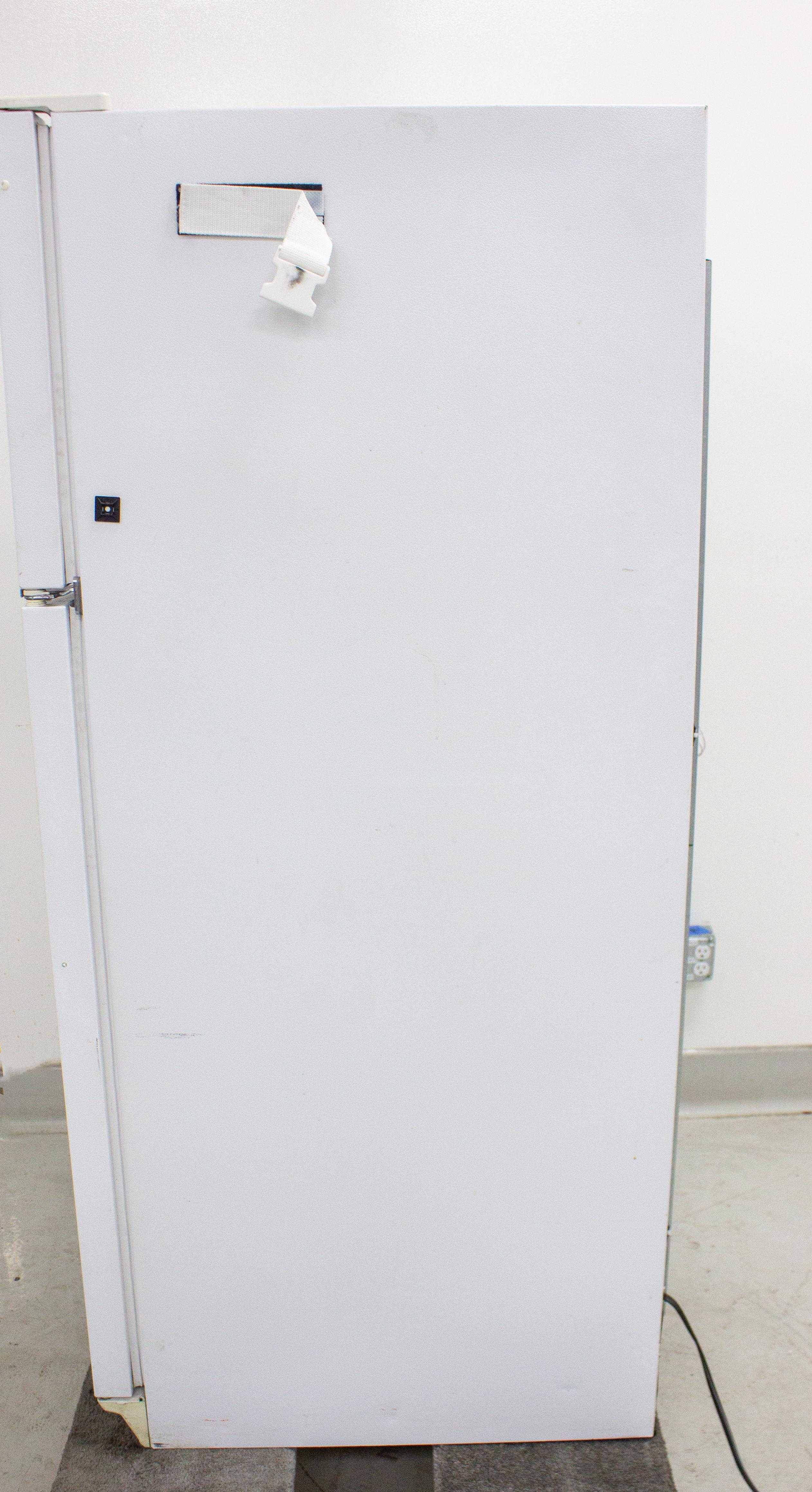 Amana TH21TW Freezer Refrigerator Dual-Zone 19.1 Cu.Ft. 120V 60Hz USA