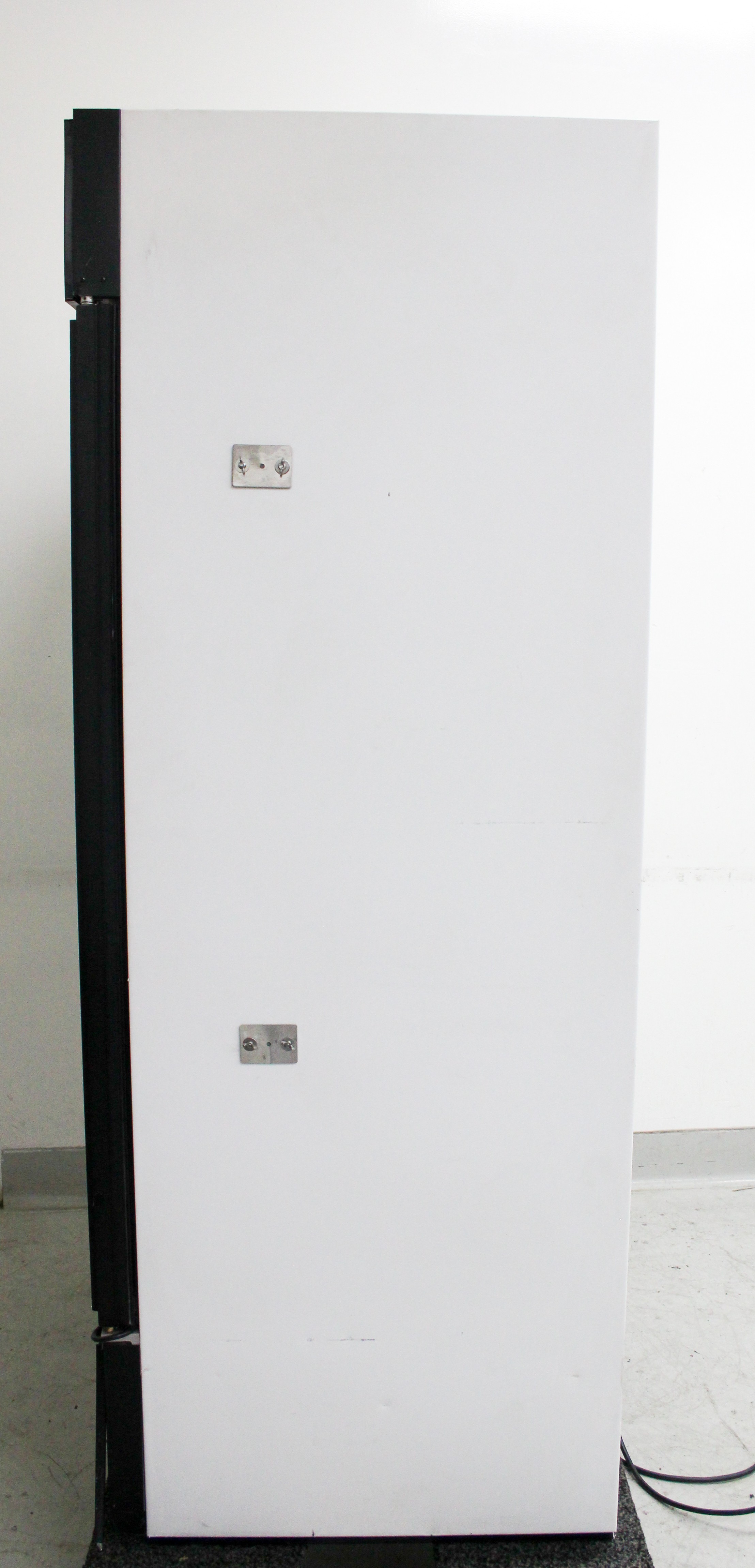 True GDM-49-LD Refrigerator Merchandiser Dual Swing Doors LED Display 38F