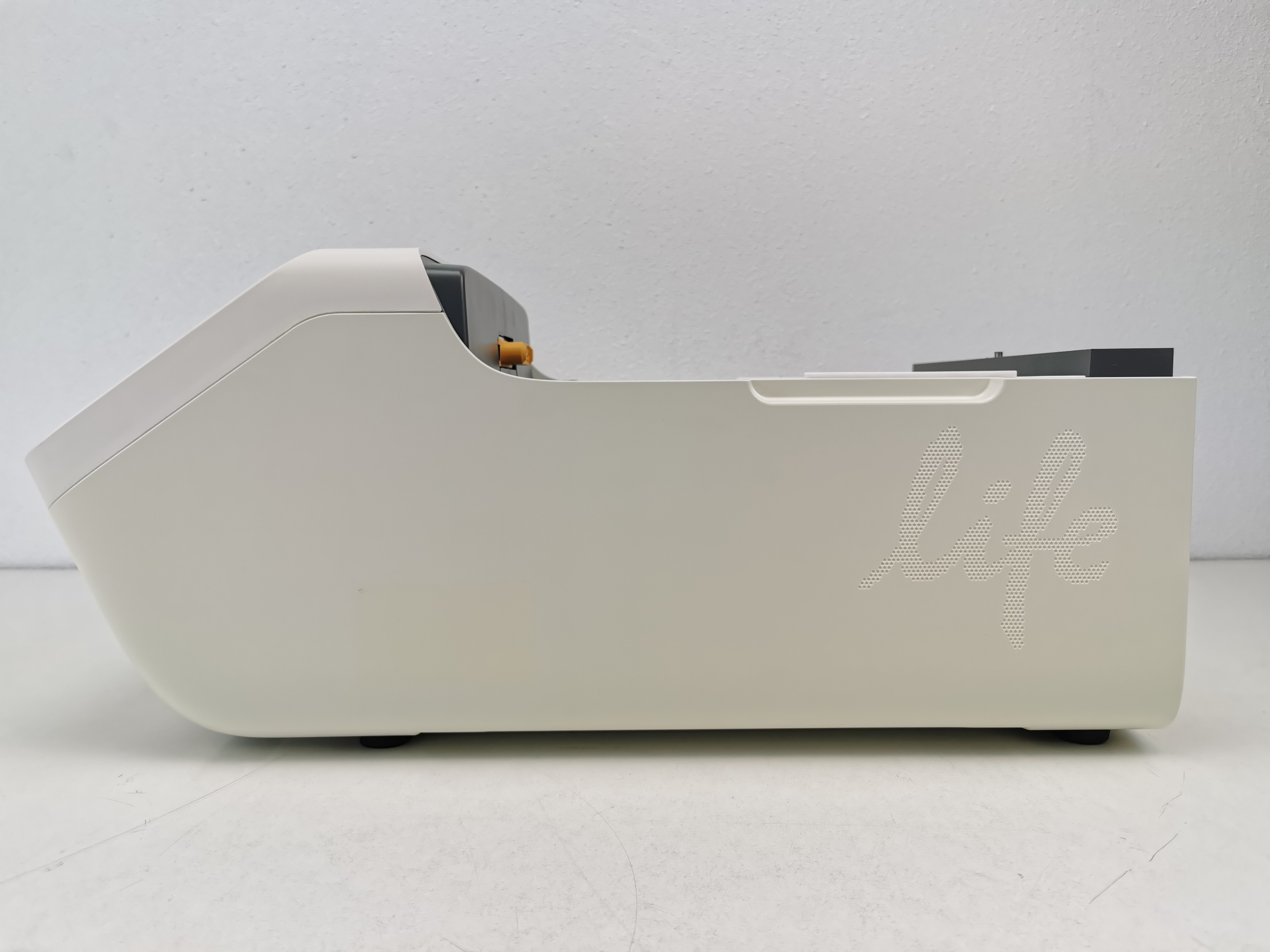 Applied Biosystems ProFlex PCR Thermal Cycler 0-100C Turn-Key in Use